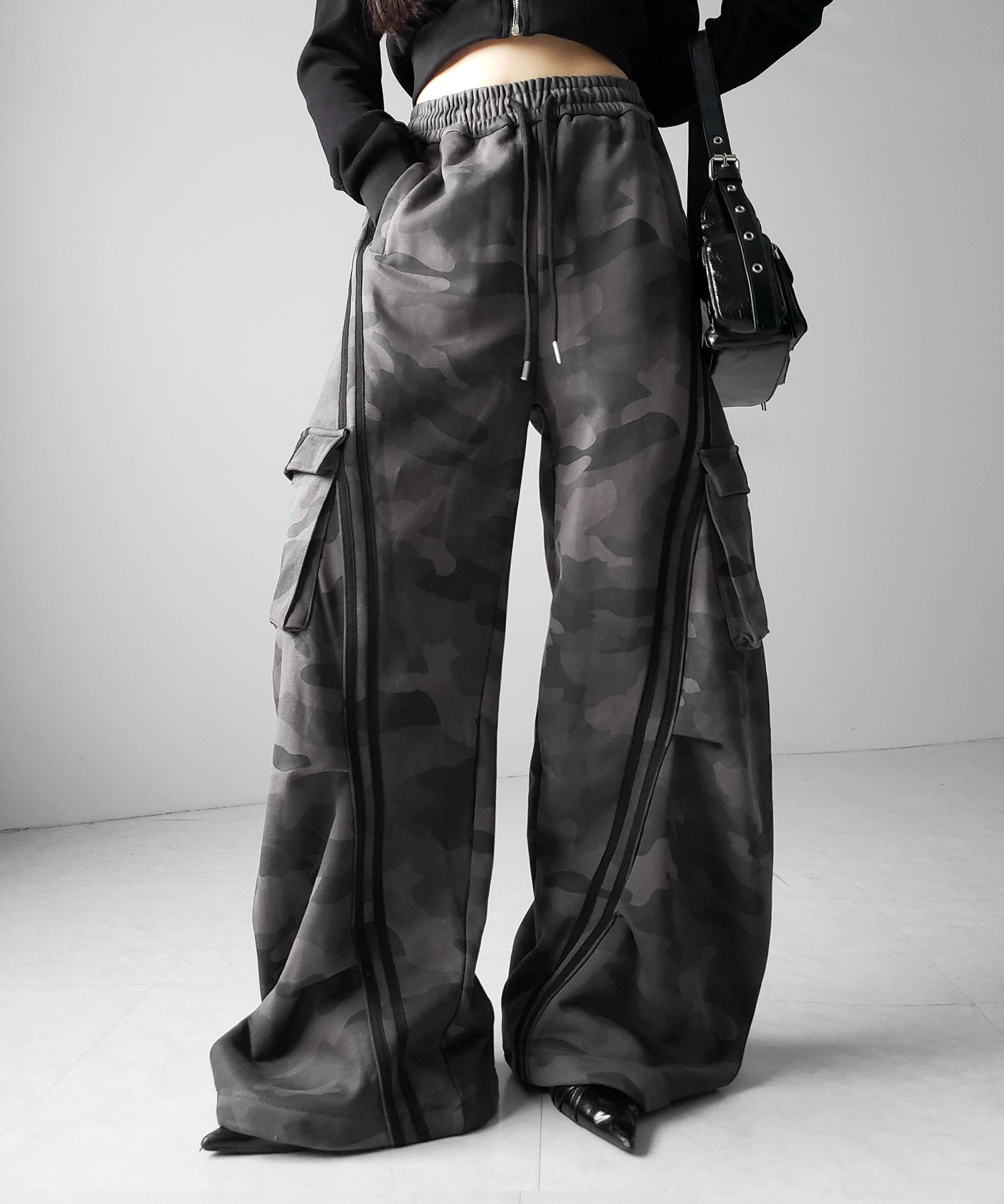 【 裾絞り可能2WAY 】カモフラヴィンテージサイドラインタックワイドスウェットパンツ / camouflage vintage side line tuck wide sweatpants