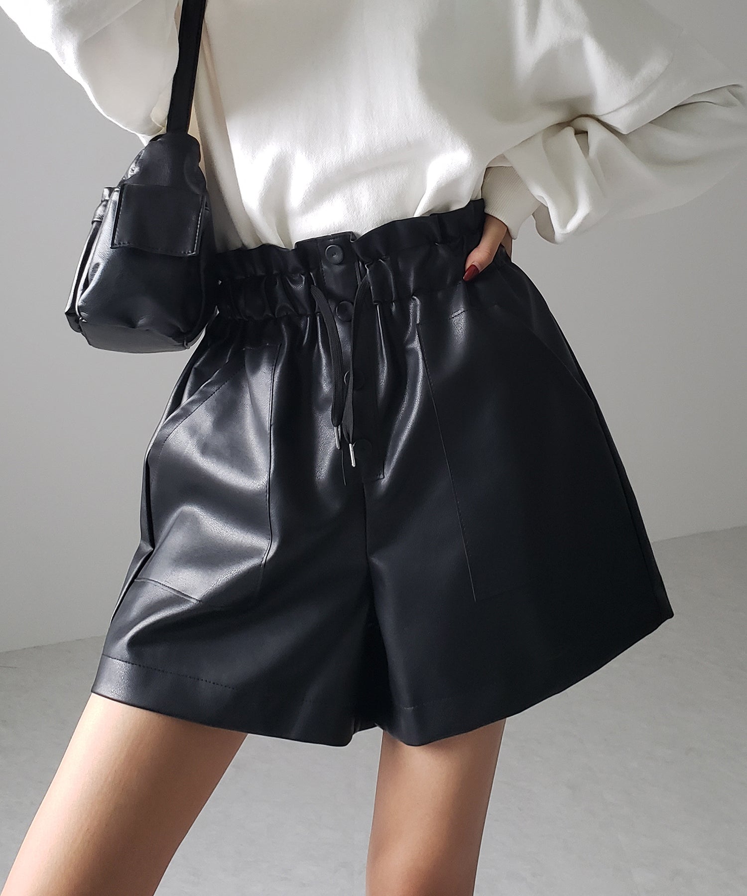 【 4COLOR 】ハイウエストシャーリングレザーショートパンツ