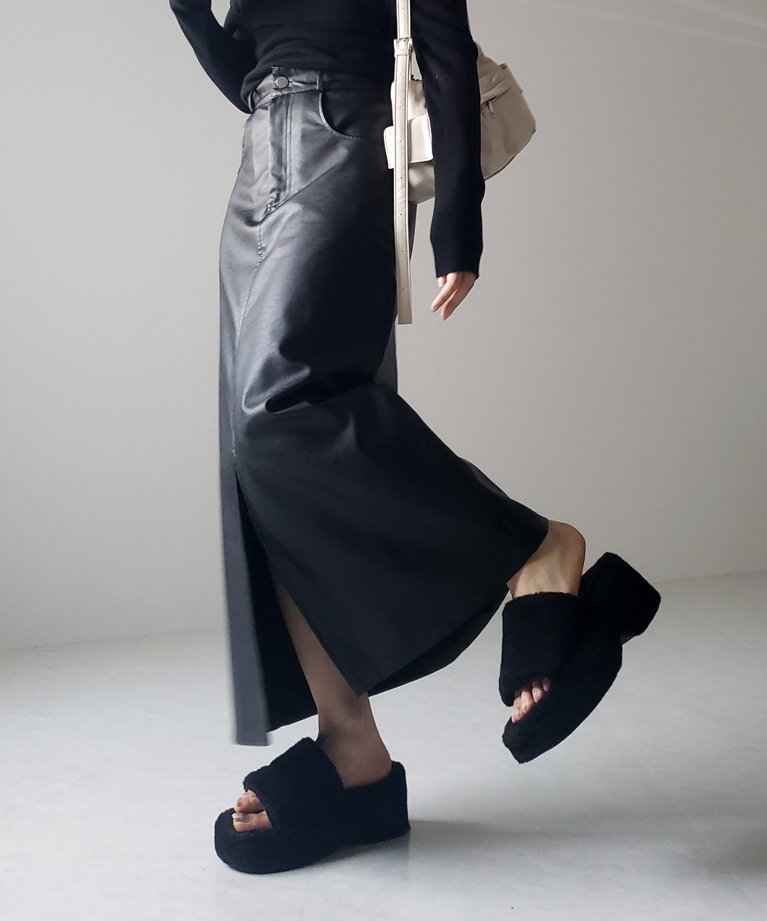 【 3color / 3size 】フロントスリットヴィンテージフェイクレザースカート