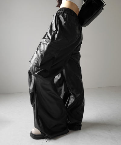 2WAY ドロストフェイクレザーワイドカーゴパンツ / 2WAY drawstring fake leather wide cargo pants