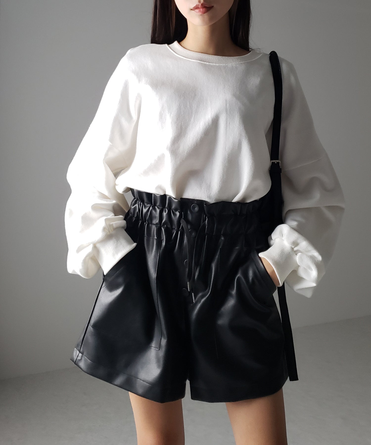 【 4COLOR 】ハイウエストシャーリングレザーショートパンツ