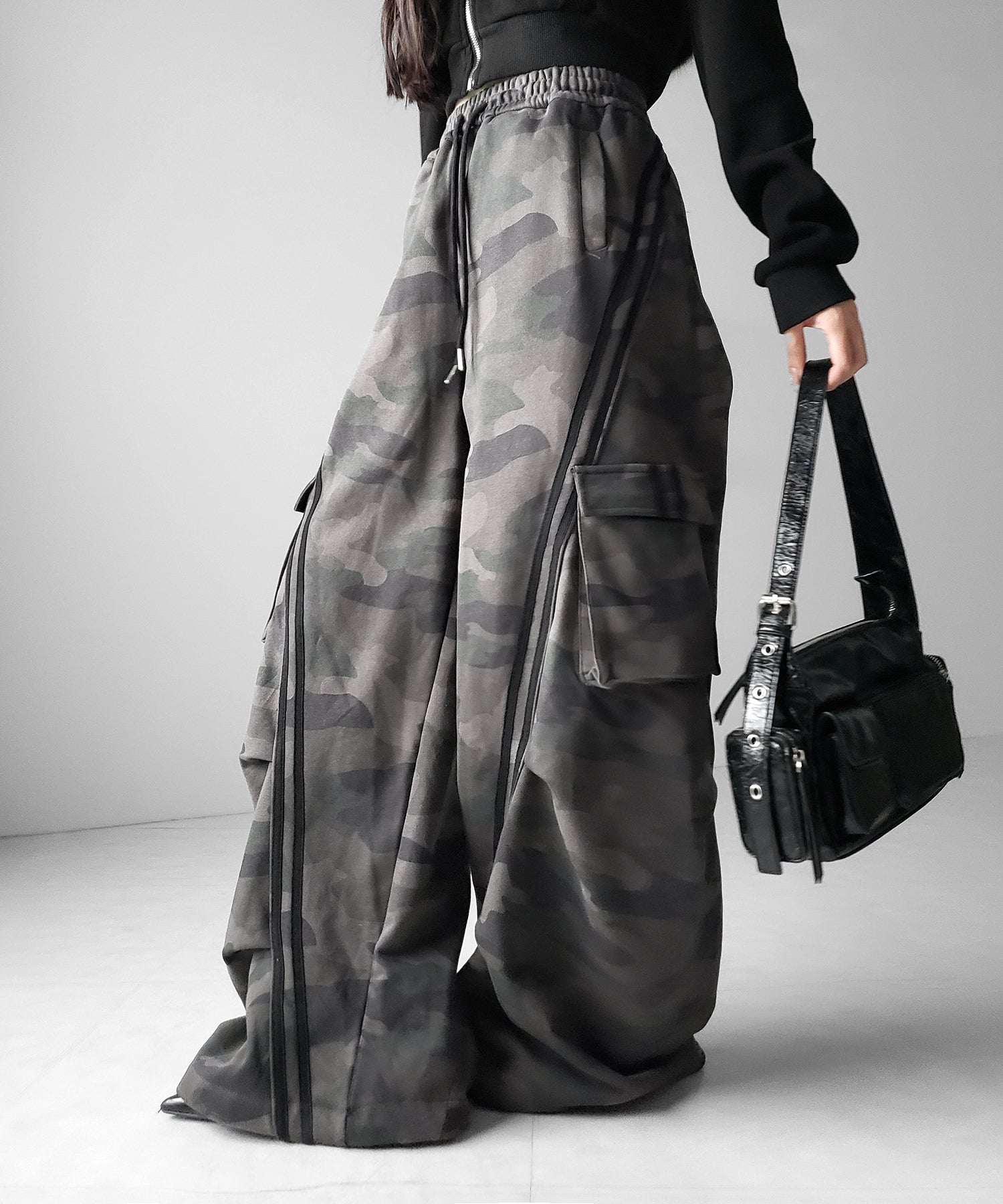 【 裾絞り可能2WAY 】カモフラヴィンテージサイドラインタックワイドスウェットパンツ / camouflage vintage side line tuck wide sweatpants