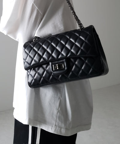 キルティングチェーンスクエアショルダーバッグ / quilting chain square shoulder bag