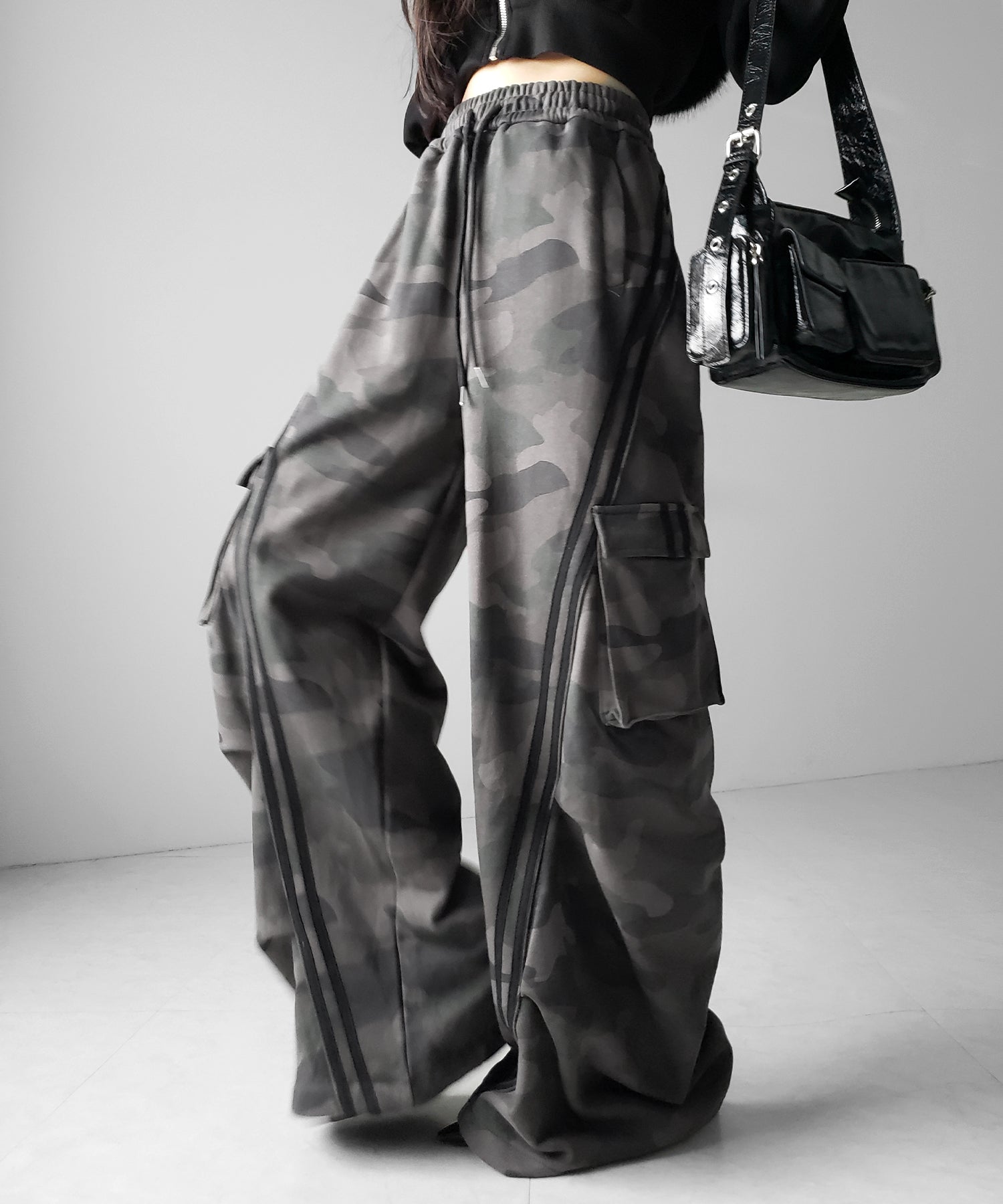 【 裾絞り可能2WAY 】カモフラヴィンテージサイドラインタックワイドスウェットパンツ / camouflage vintage side line tuck wide sweatpants