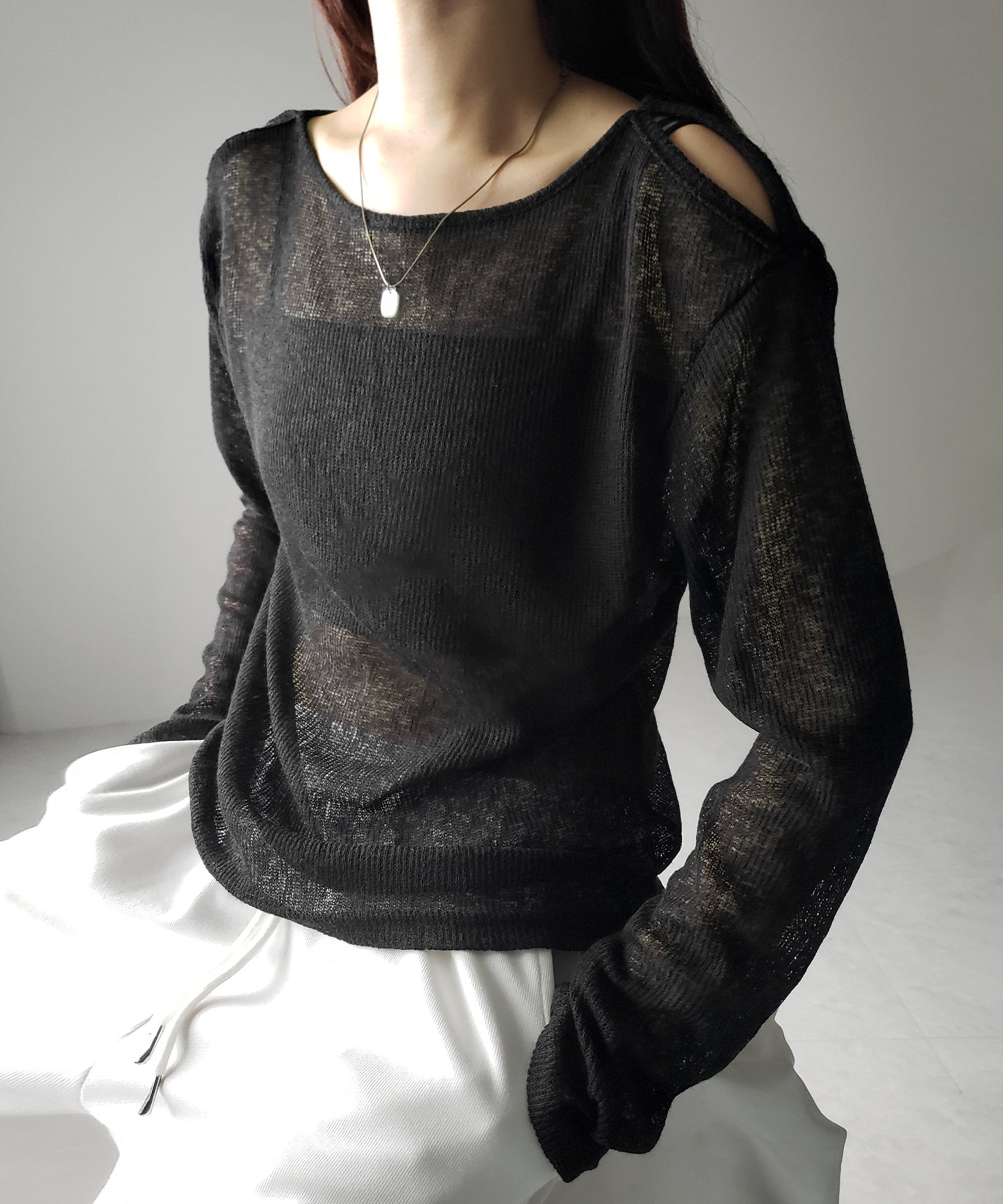 【 3color 】カットアウトショルダールーズシアートップス / cutout shoulder loose sheer tops