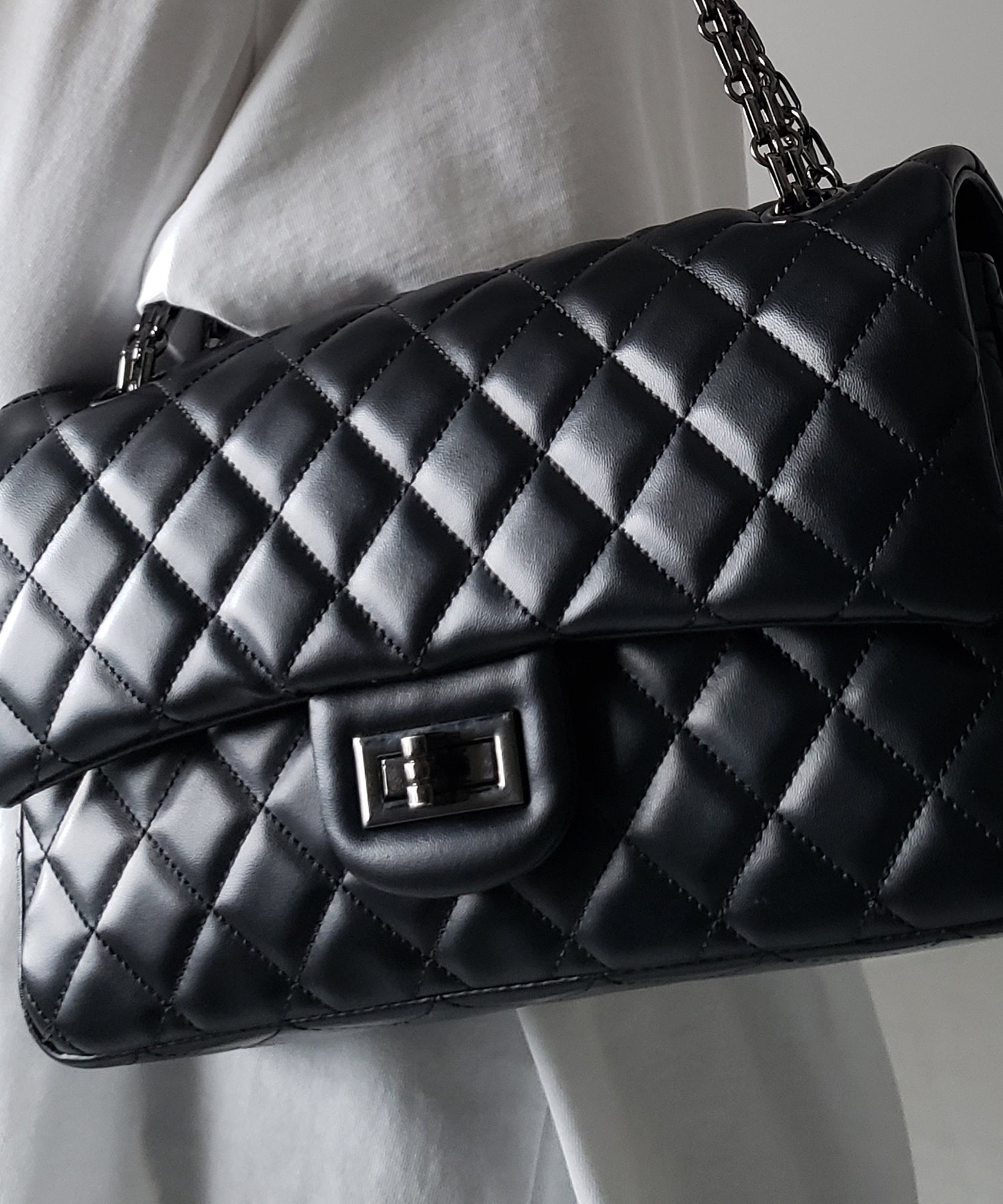 キルティングチェーンスクエアショルダーバッグ / quilting chain square shoulder bag