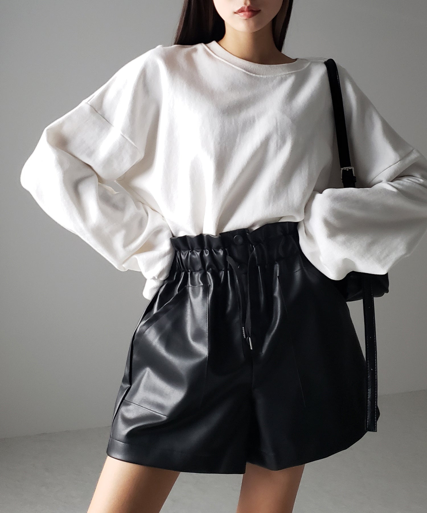 【 4COLOR 】ハイウエストシャーリングレザーショートパンツ