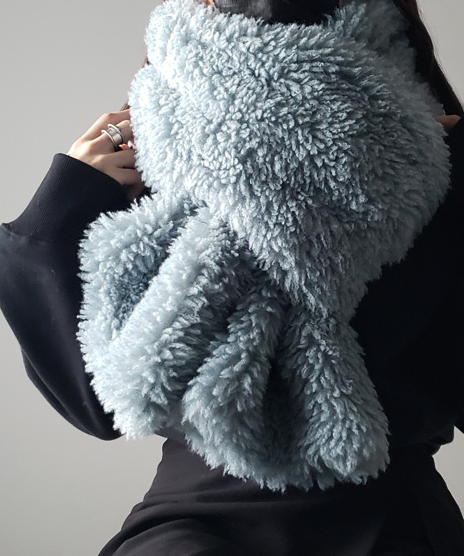 ボリュームフラッフィーシャギーボアマフラー / volume fluffy shaggy boa muffler