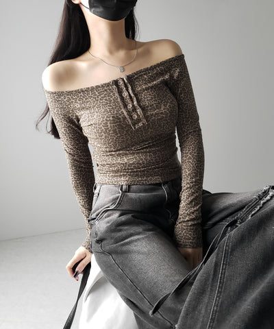 レオパードヘンリーネックオフショルトップス / leopard henley neck off-shoulder tops