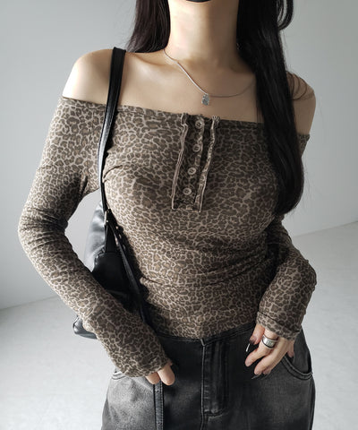 レオパードヘンリーネックオフショルトップス / leopard henley neck off-shoulder tops
