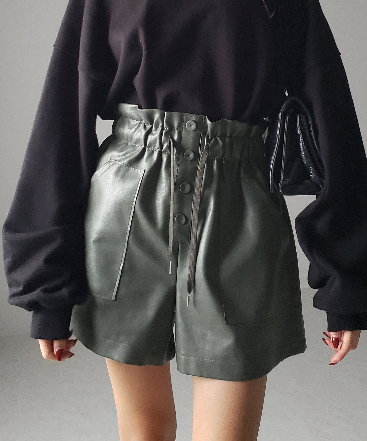 【 4COLOR 】ハイウエストシャーリングレザーショートパンツ