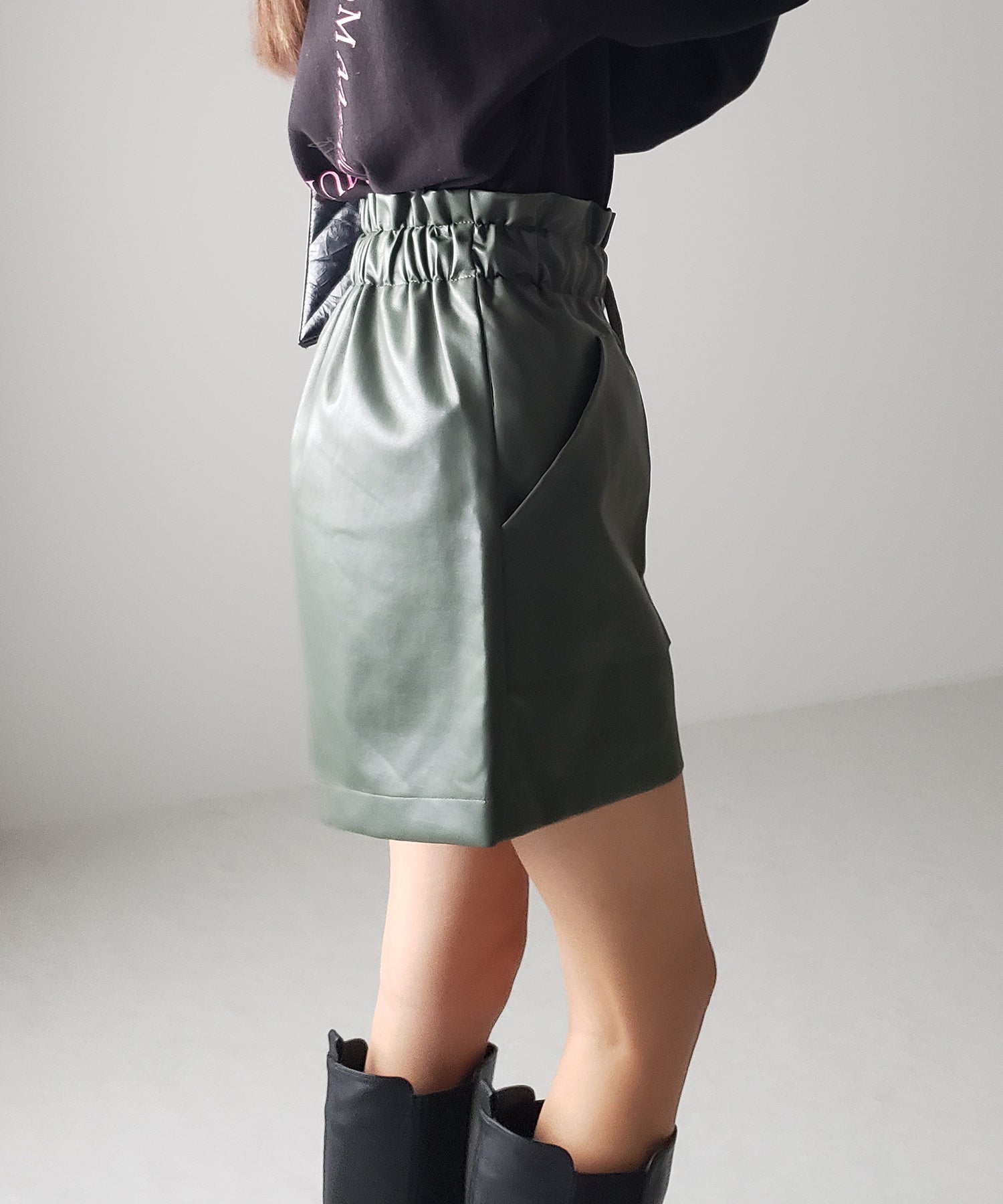 【 4COLOR 】ハイウエストシャーリングレザーショートパンツ