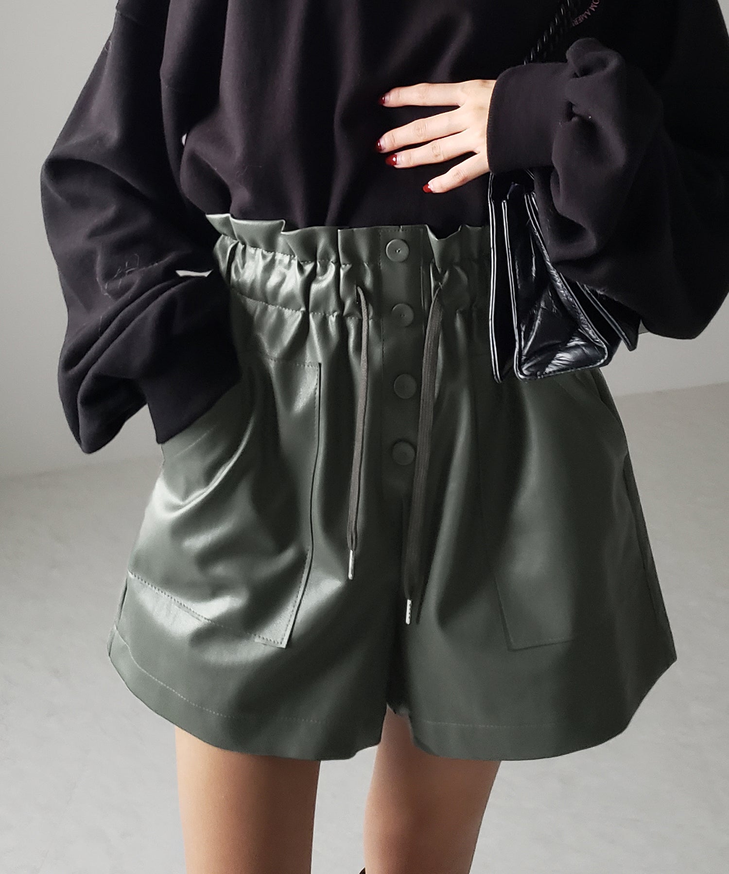 【 4COLOR 】ハイウエストシャーリングレザーショートパンツ