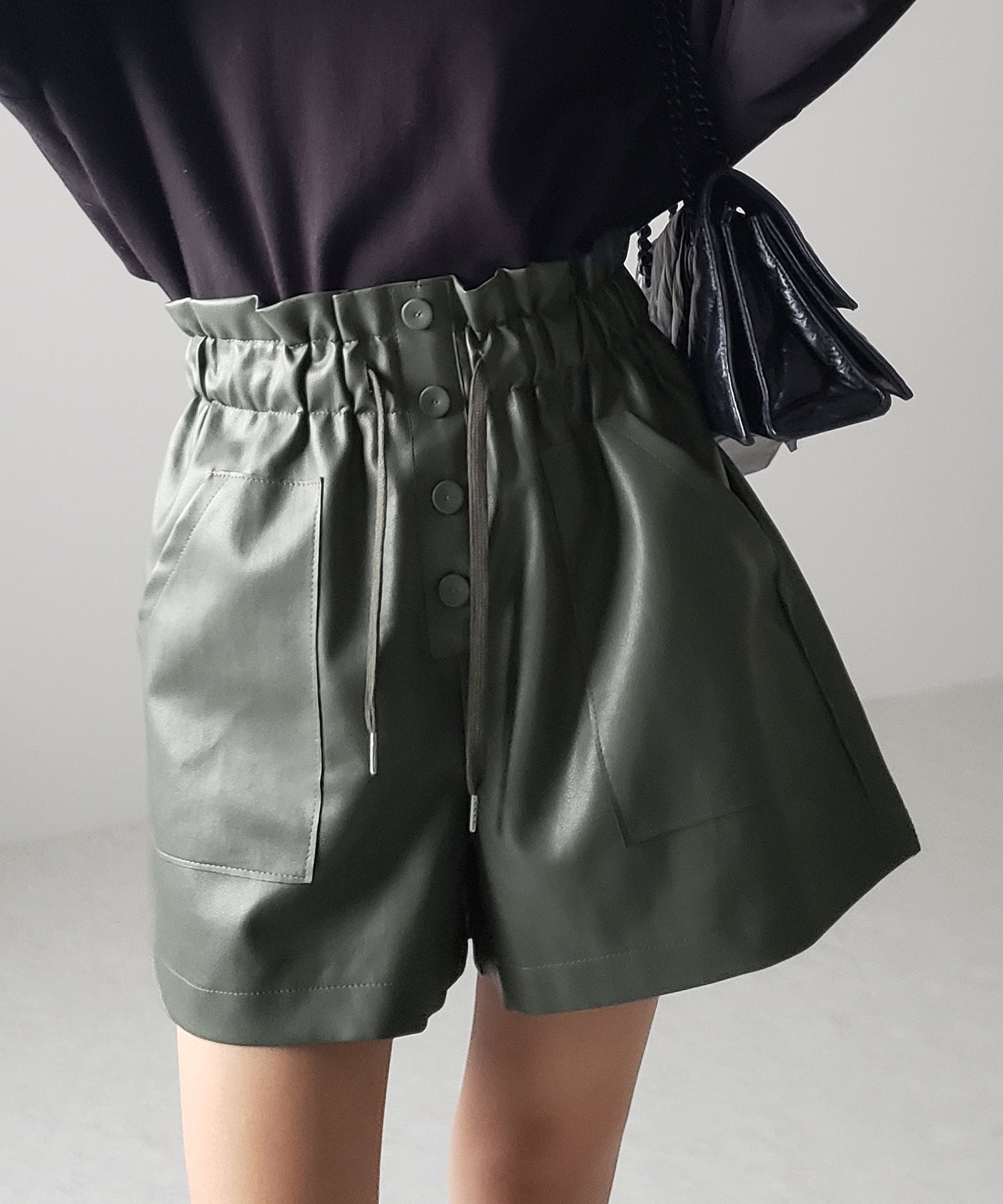 【 4COLOR 】ハイウエストシャーリングレザーショートパンツ