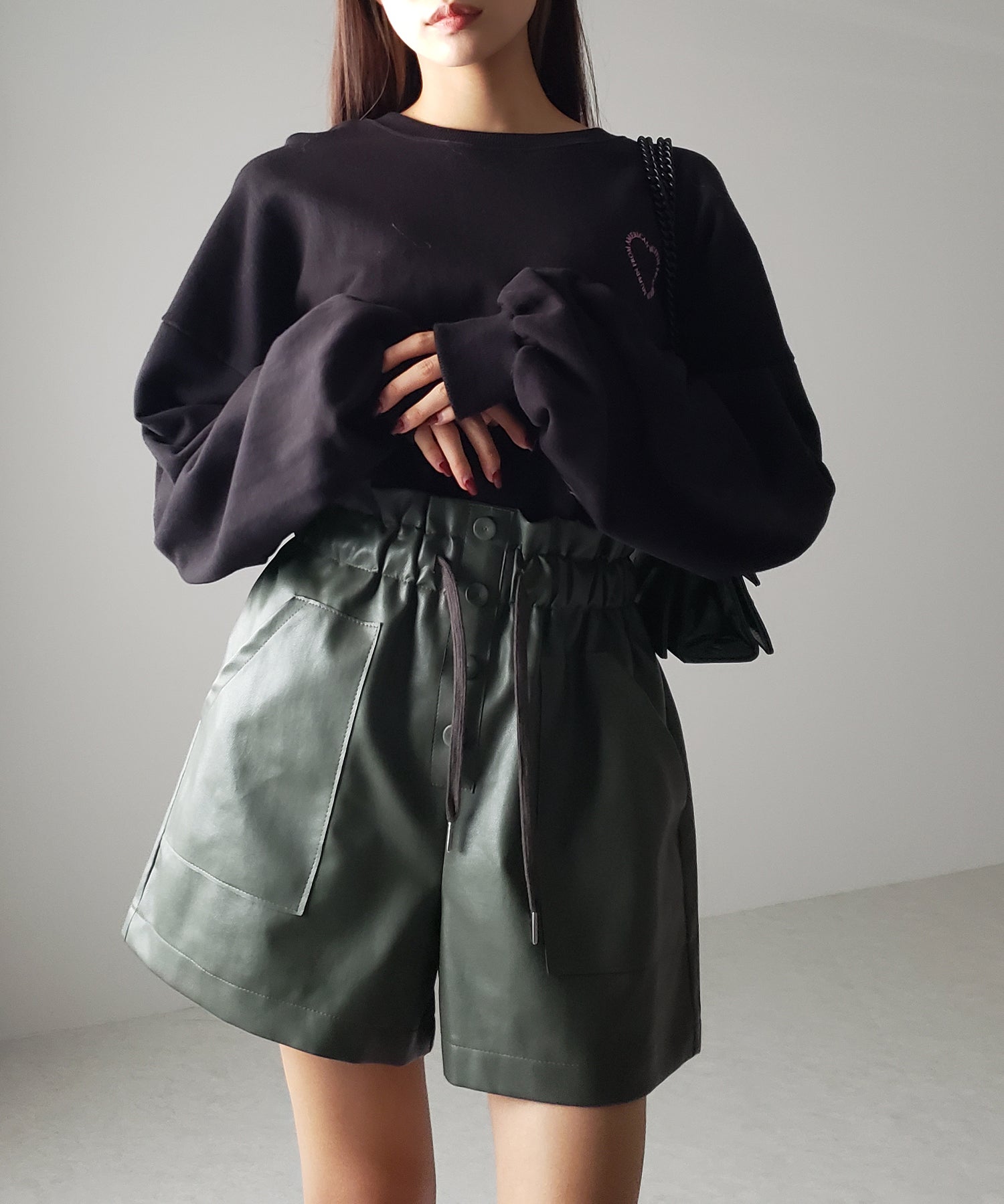 【 4COLOR 】ハイウエストシャーリングレザーショートパンツ