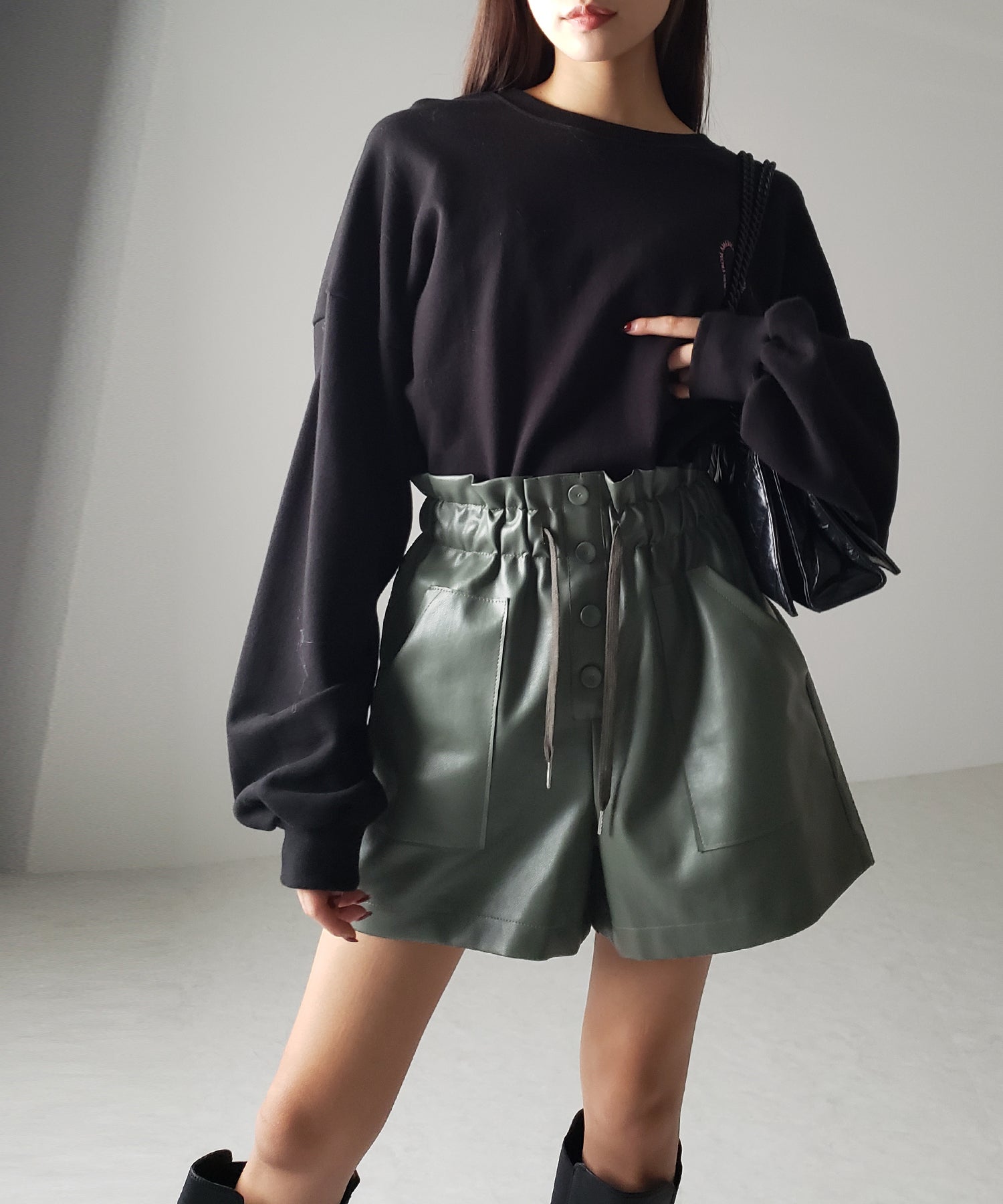 【 4COLOR 】ハイウエストシャーリングレザーショートパンツ