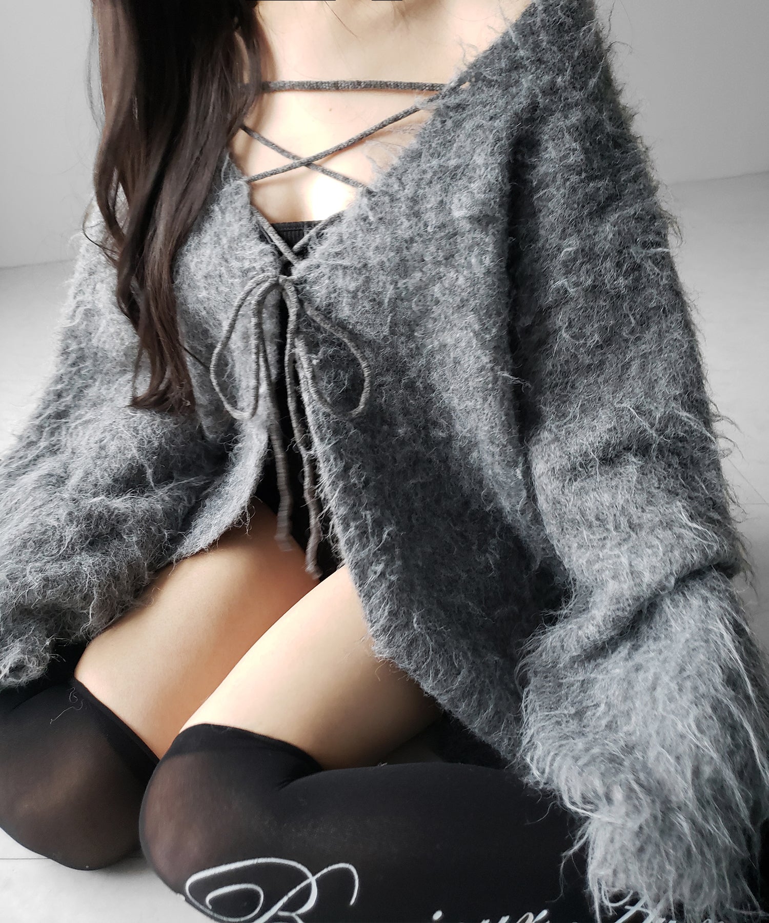 レースアップリボンオーバーシャギーニットカーディガン / lace up ribbon over shaggy knit cardigan
