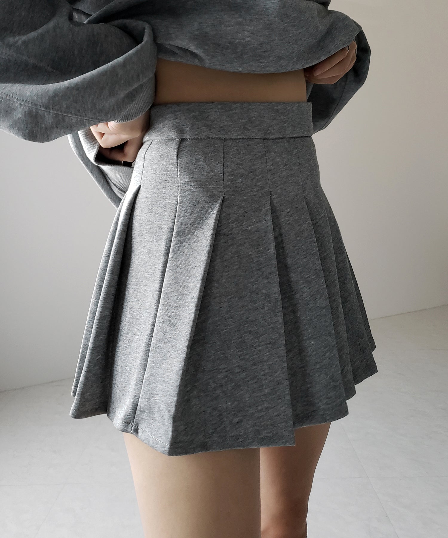 【 セットアップ 】オーバースウェットトップス + プリーツミニスカート SET / oversweat tops + pleated mini skirt SET