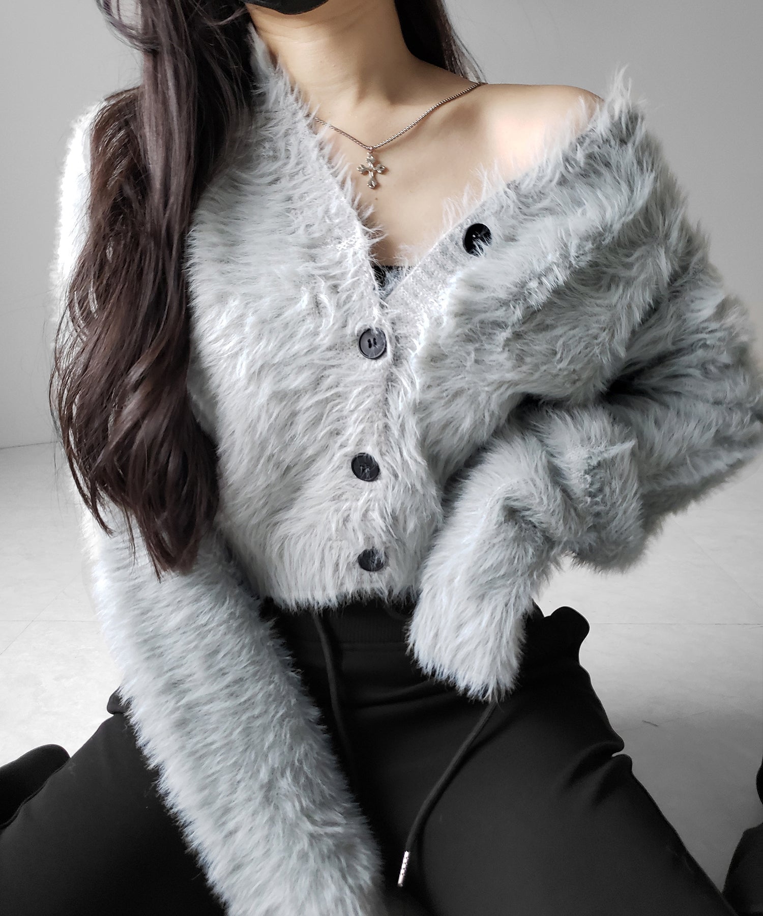 ブラックボタンショートシャギーニットカーディガン / black button short shaggy knit cardigan