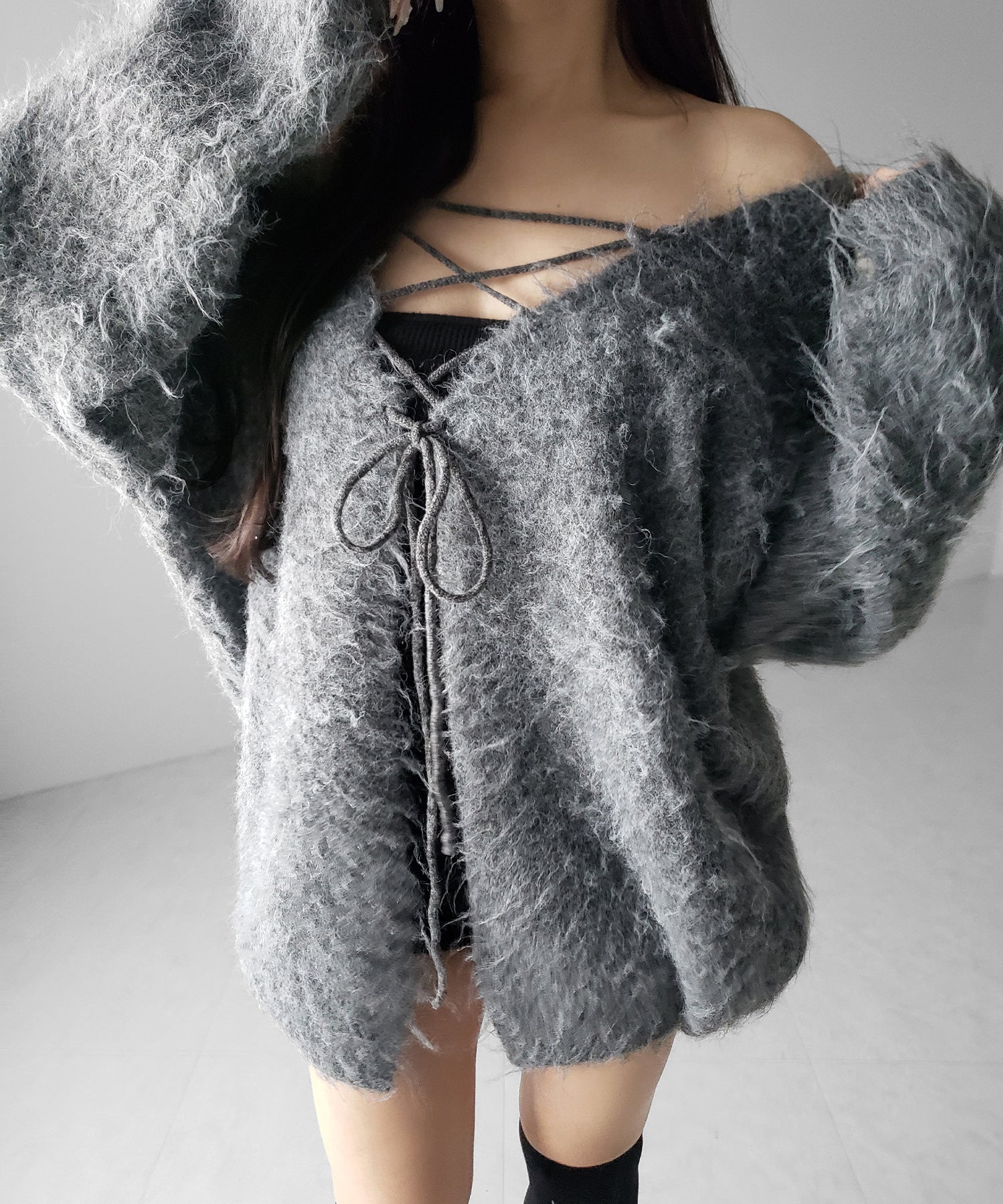 レースアップリボンオーバーシャギーニットカーディガン / lace up ribbon over shaggy knit cardigan