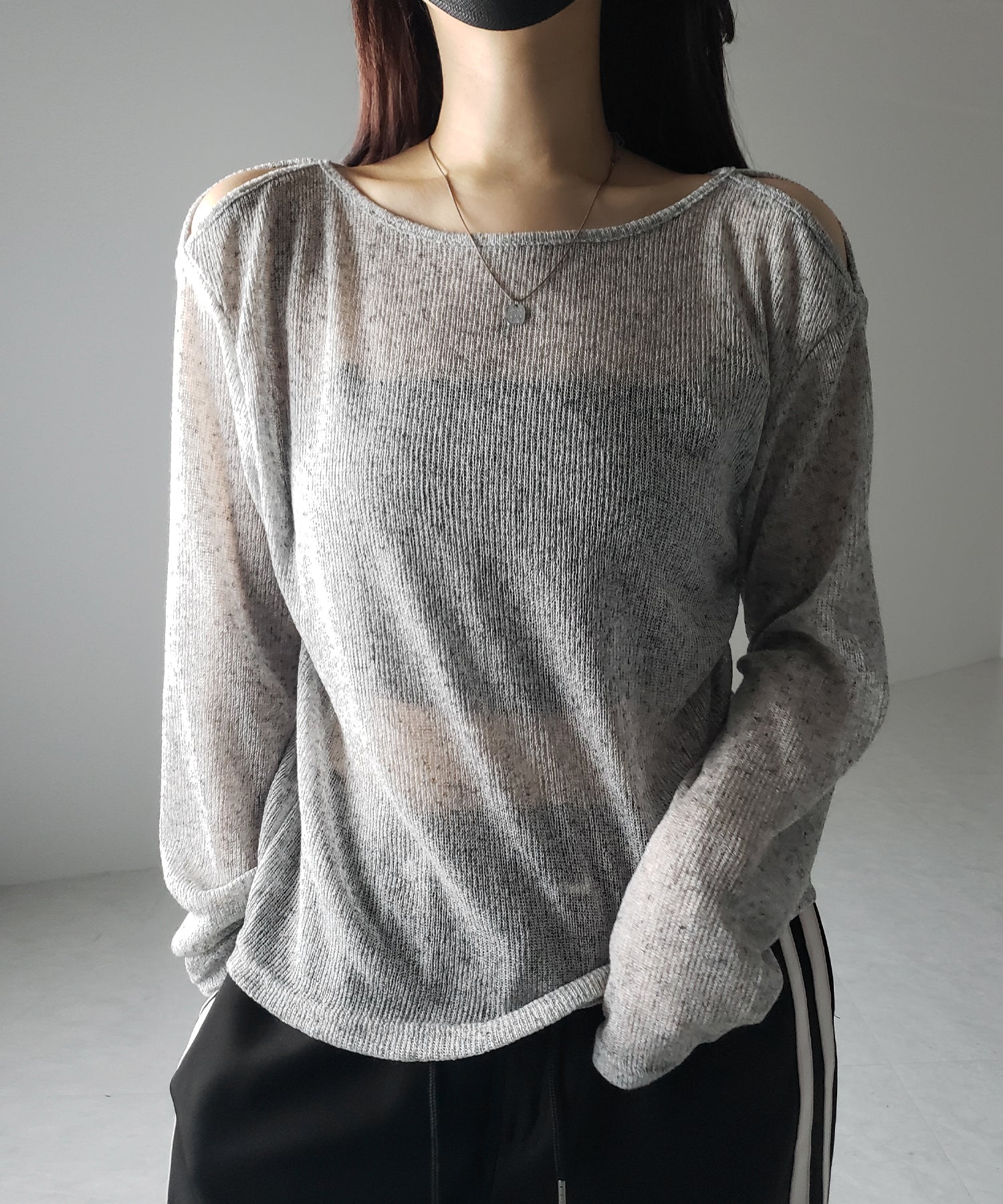 【 3color 】カットアウトショルダールーズシアートップス / cutout shoulder loose sheer tops
