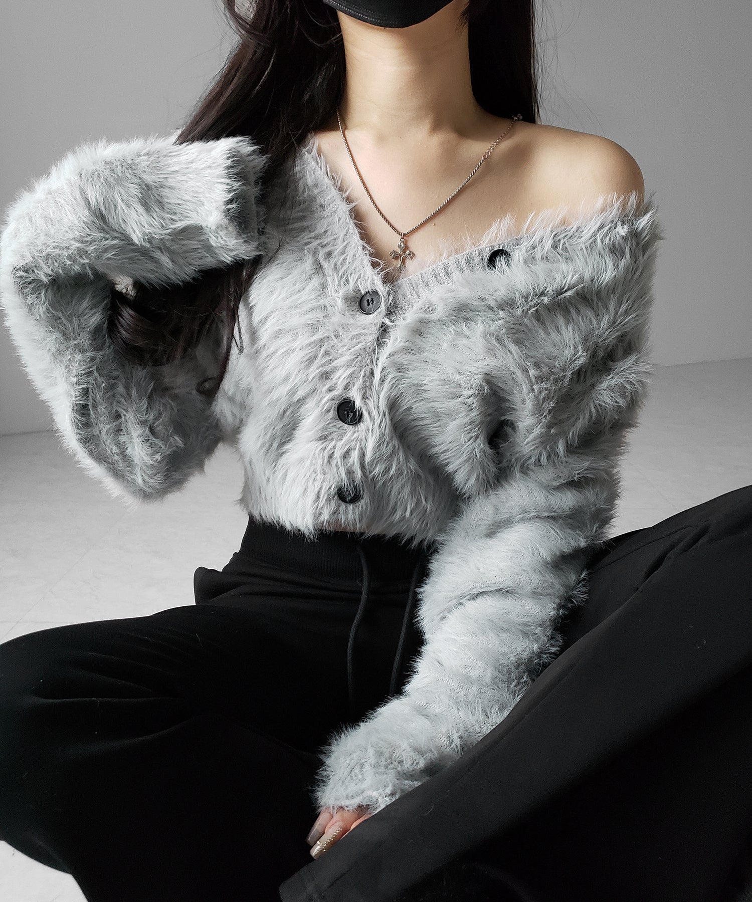 ブラックボタンショートシャギーニットカーディガン / black button short shaggy knit cardigan