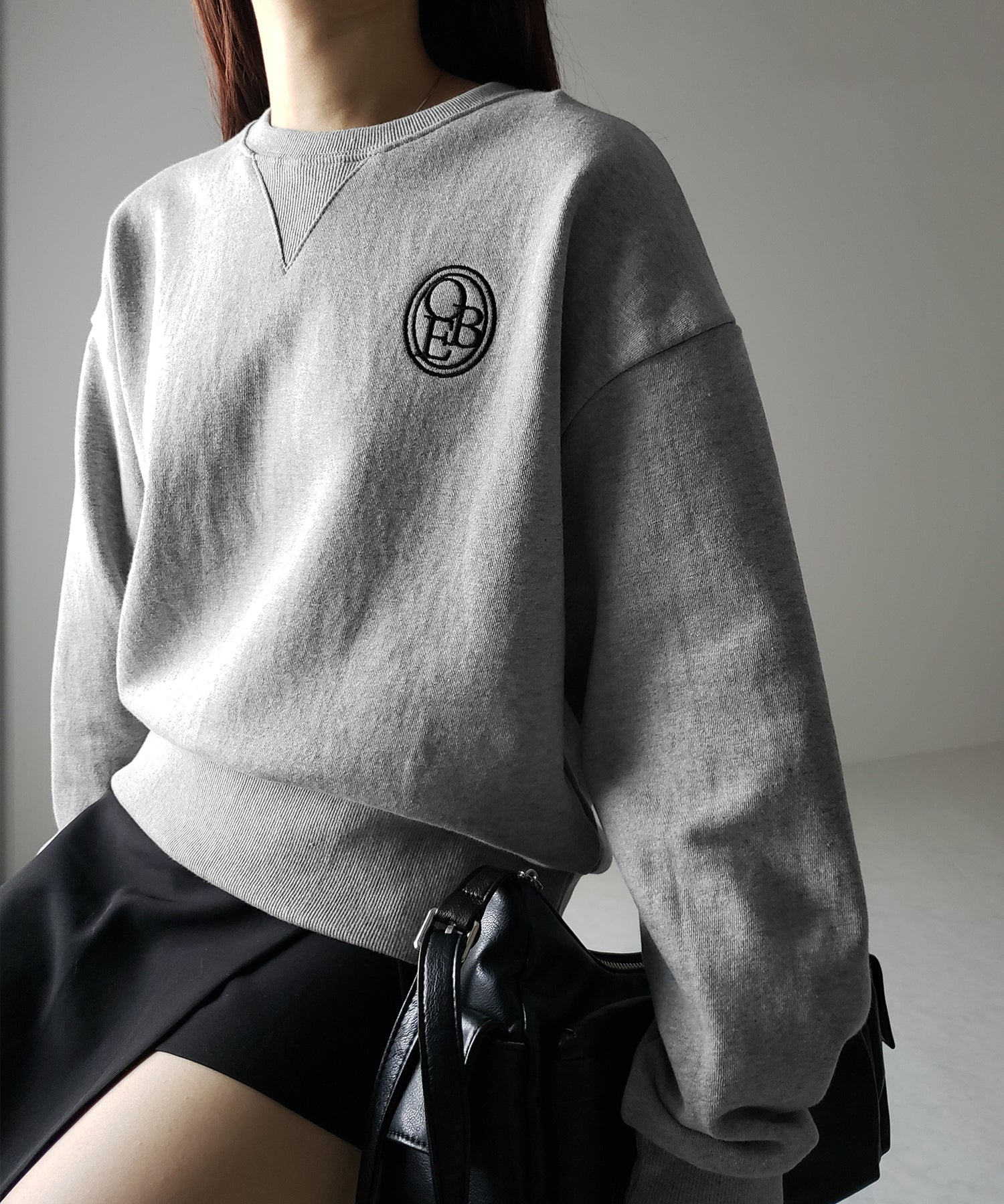 OBE刺繍 ロゴクロップドスウェット【 韓国製 】