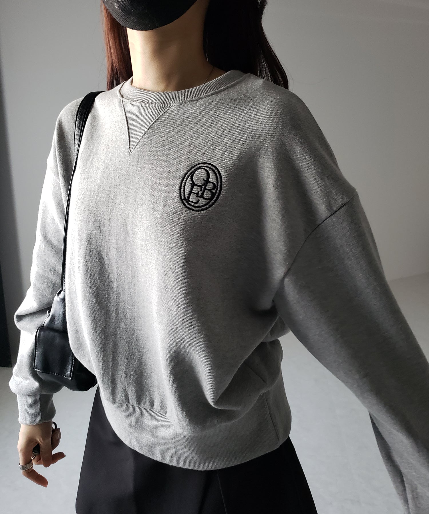 OBE刺繍 ロゴクロップドスウェット【 韓国製 】
