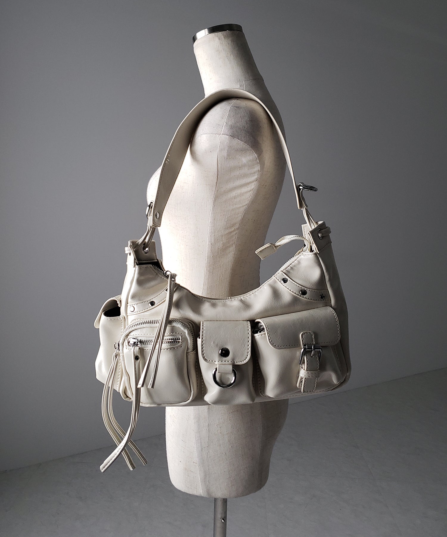 【 ショルダーにできる2WAY 】 4アウトポケットワンハンドルショルダーバッグ / 4 outpocket onehandle shoulder bag