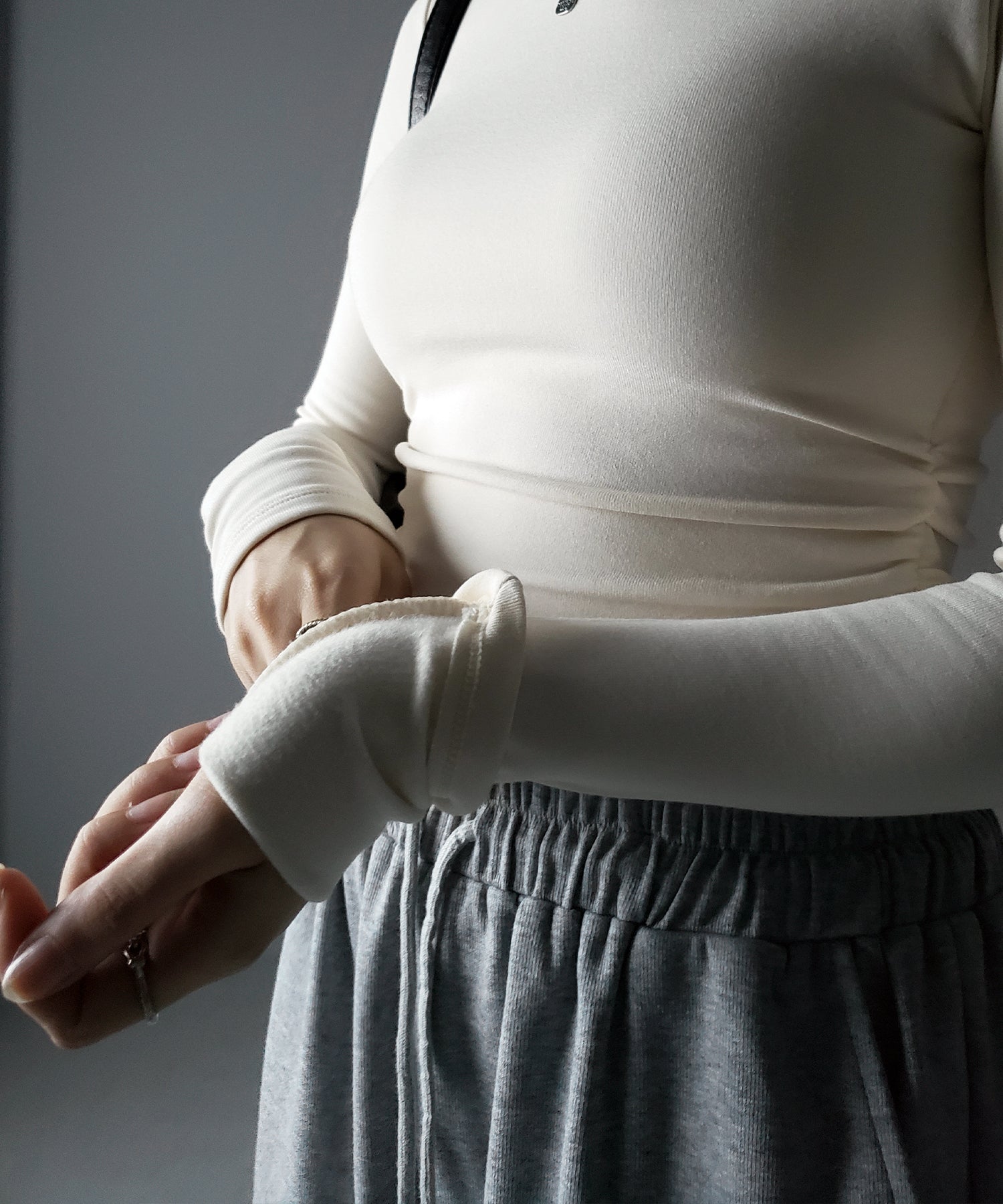 【 カップ付き / 裏起毛 】プチハイネックシャーリングショートカットソートップス