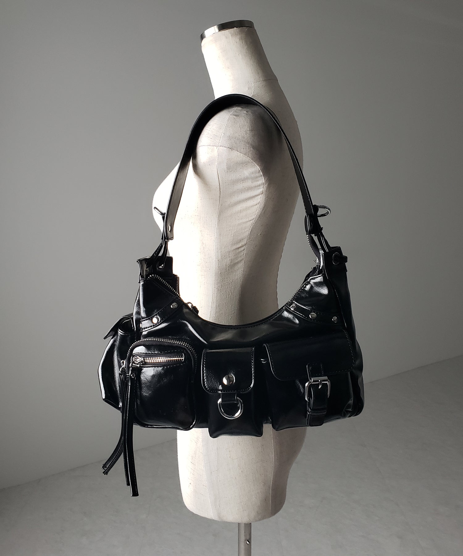 【 ショルダーにできる2WAY 】 4アウトポケットワンハンドルショルダーバッグ / 4 outpocket onehandle shoulder bag