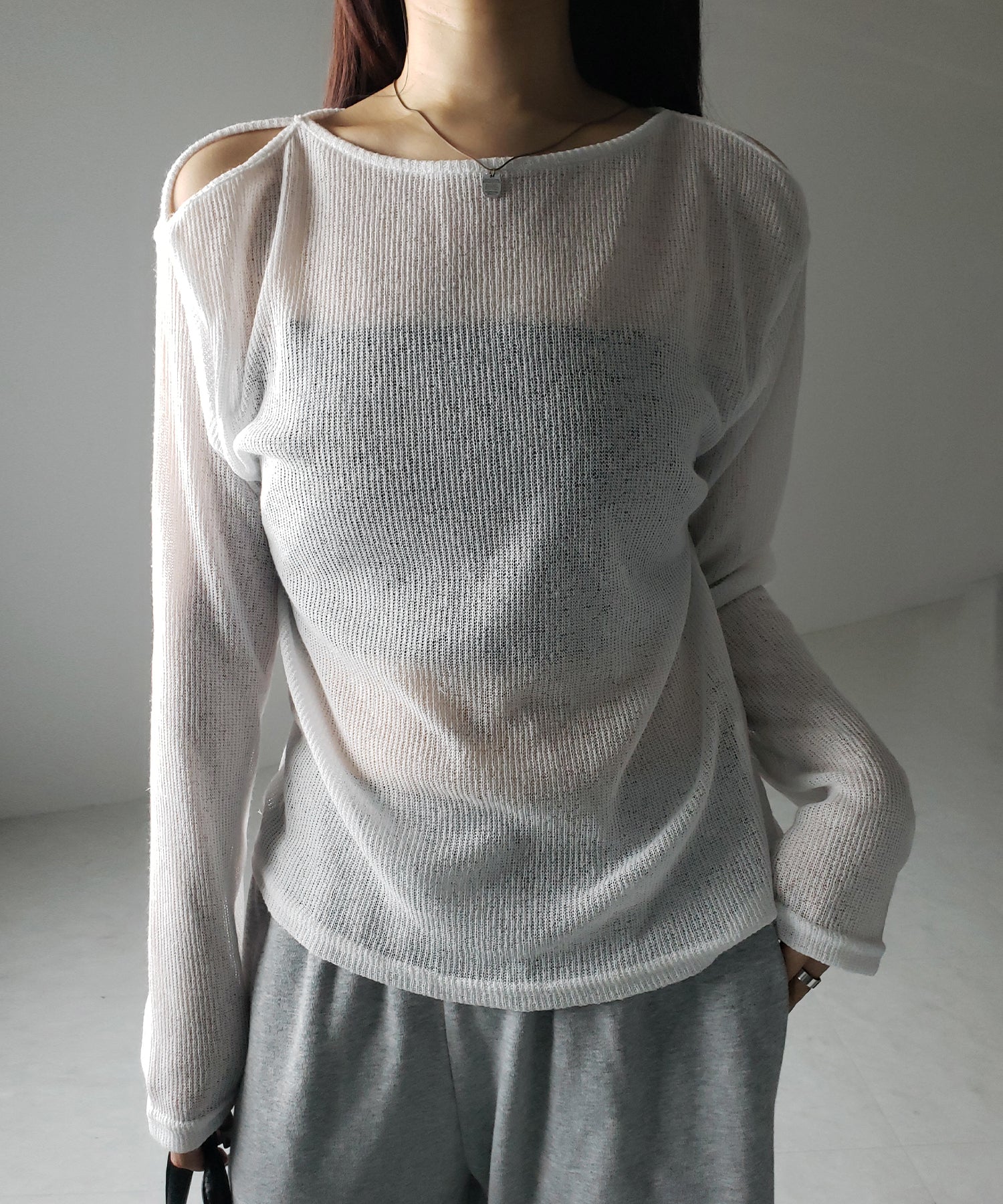 【 3color 】カットアウトショルダールーズシアートップス / cutout shoulder loose sheer tops