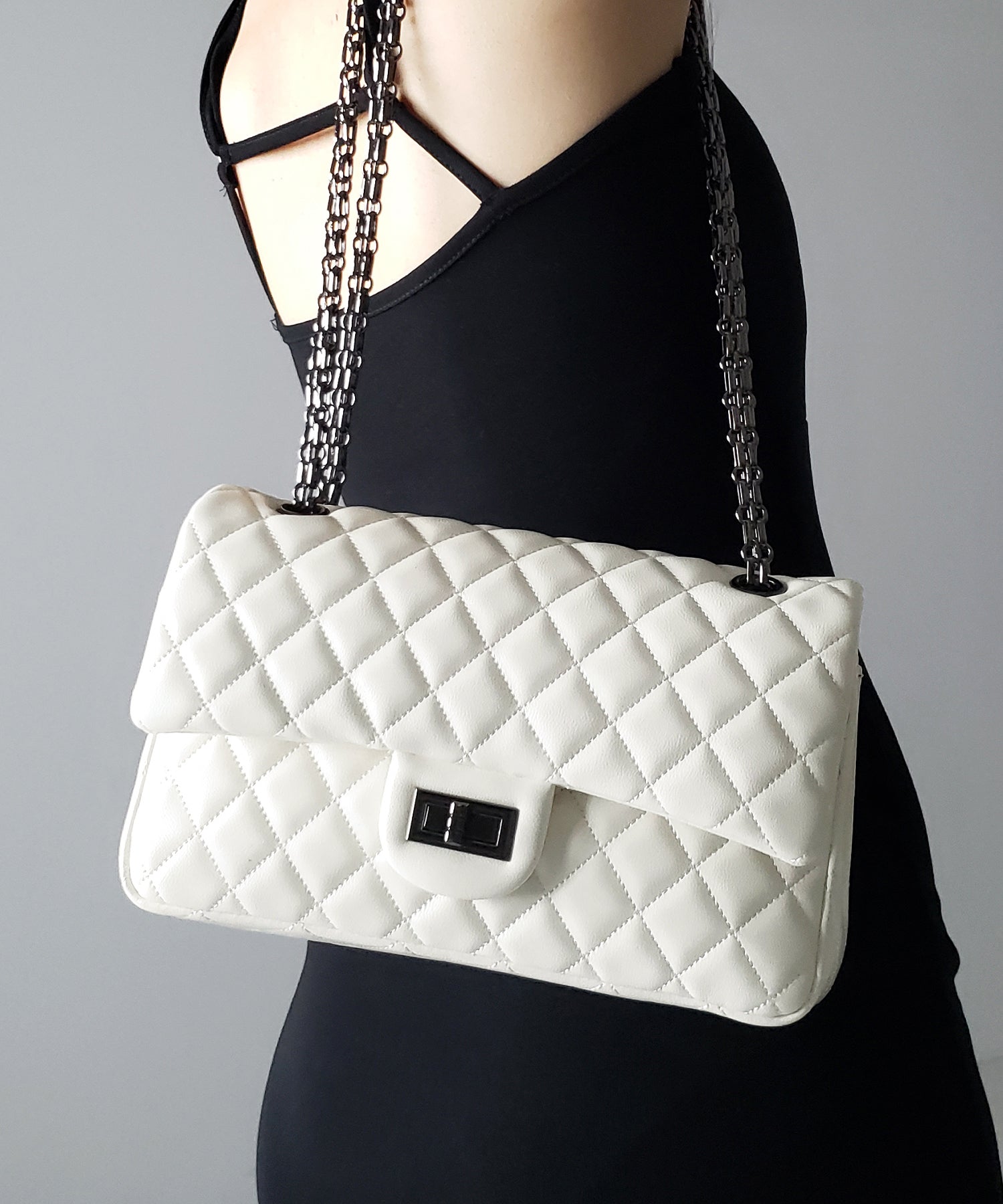 キルティングチェーンスクエアショルダーバッグ / quilting chain square shoulder bag