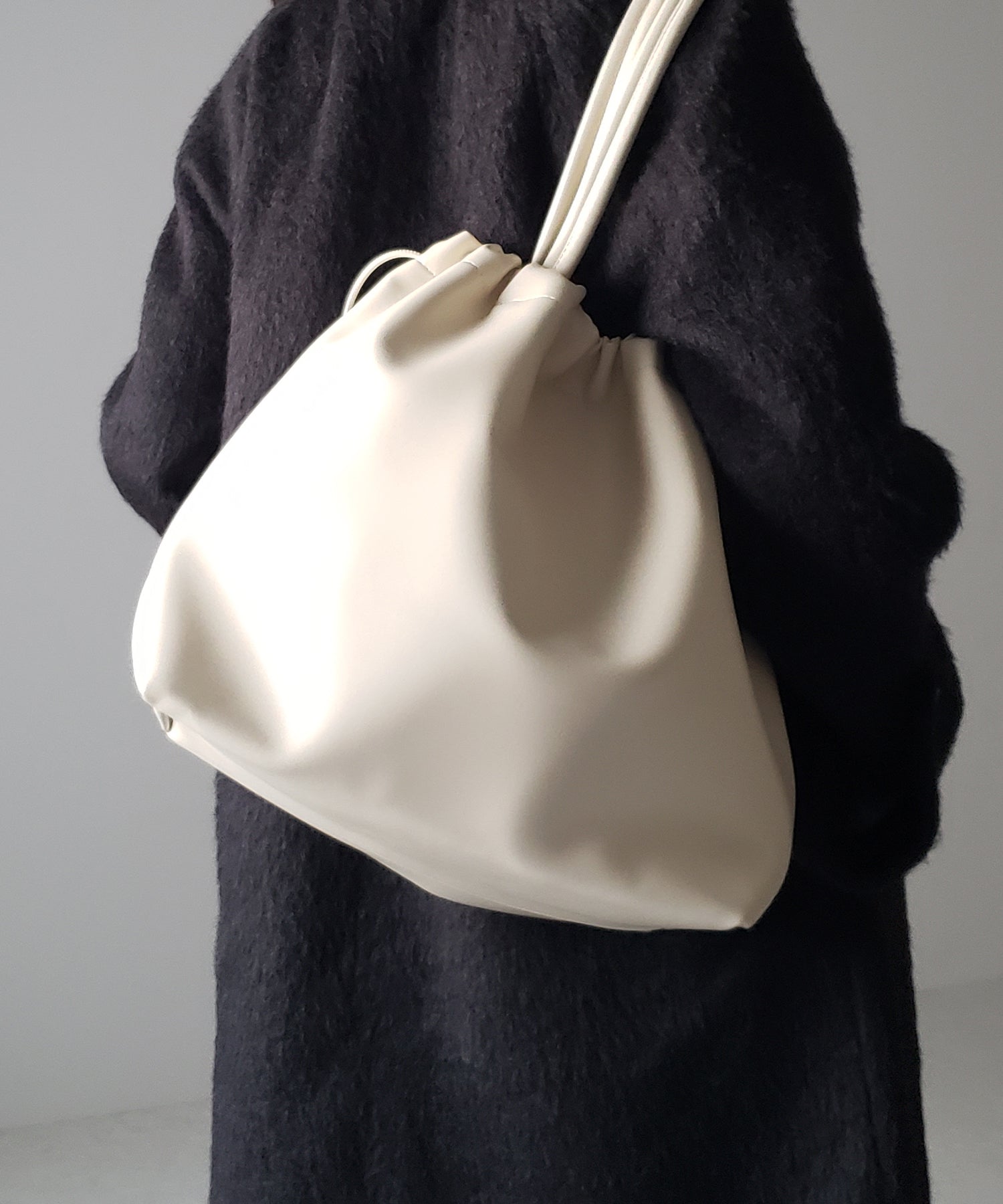 【 2color /A4収納可能 】巾着フェイクレザースクエアトートバッグ