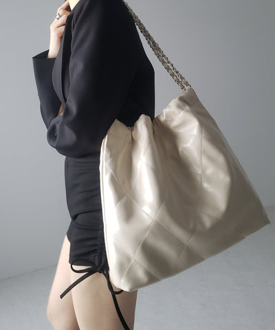 キルティングチェーントートショルダーバッグ / quilting chain tote shoulder bag