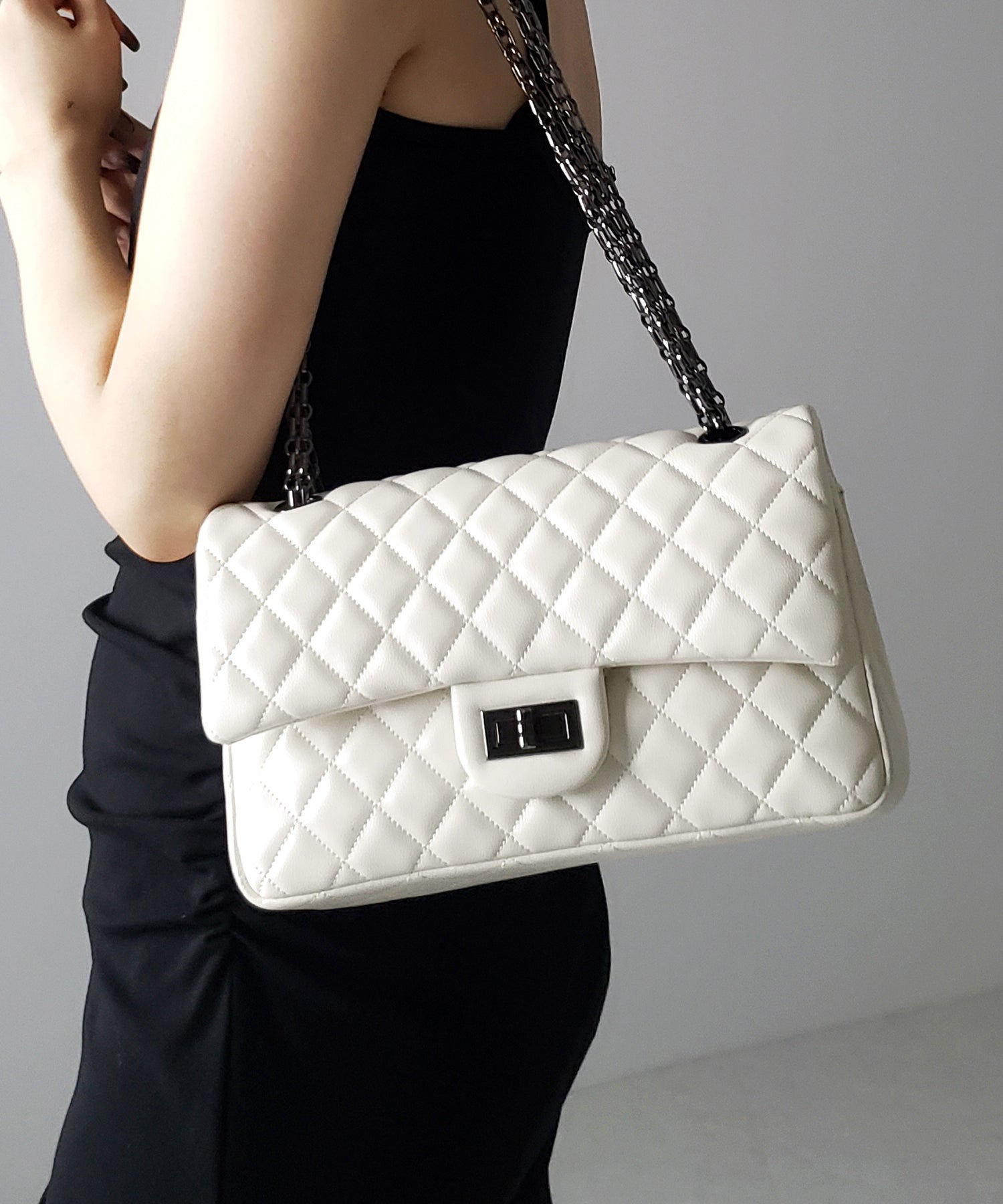 キルティングチェーンスクエアショルダーバッグ / quilting chain square shoulder bag