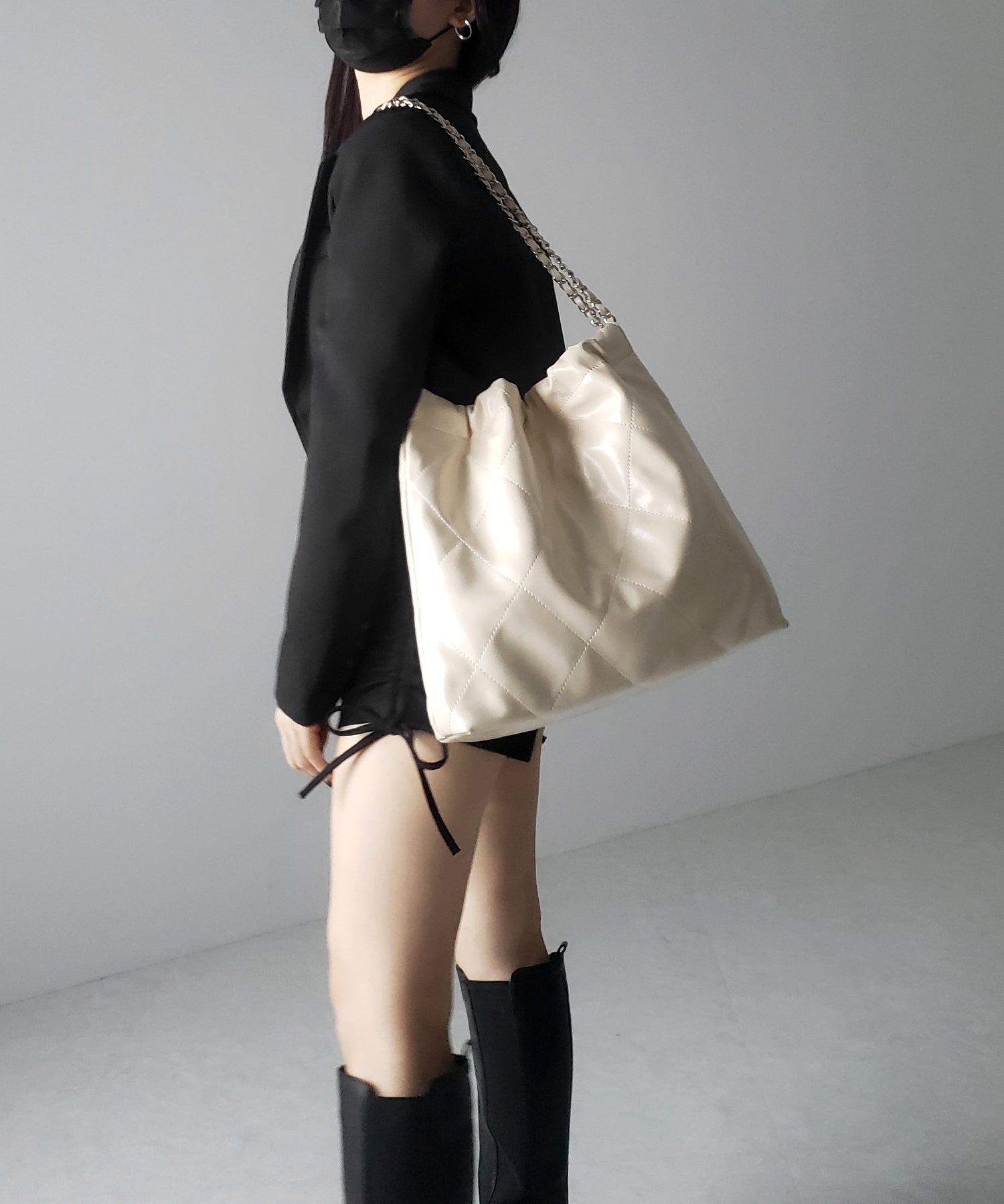 キルティングチェーントートショルダーバッグ / quilting chain tote shoulder bag