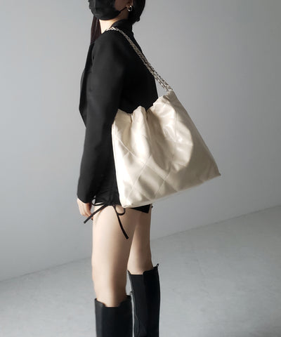 キルティングチェーントートショルダーバッグ / quilting chain tote shoulder bag