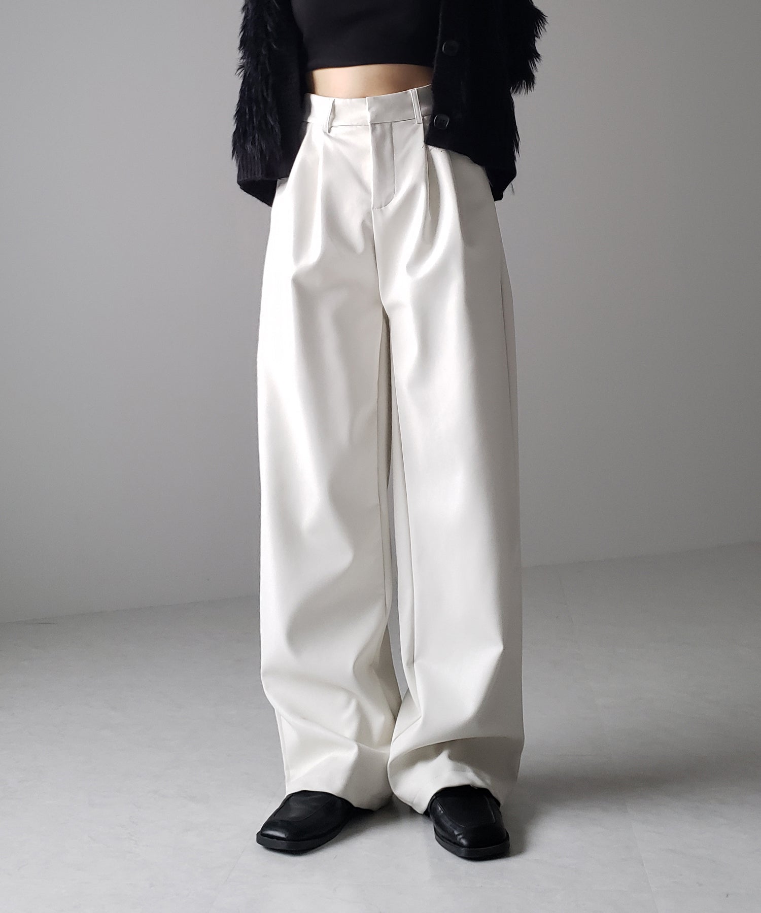 【 選べる5サイズ / 5色展開 】フェイクレザーツータックワイドパンツ