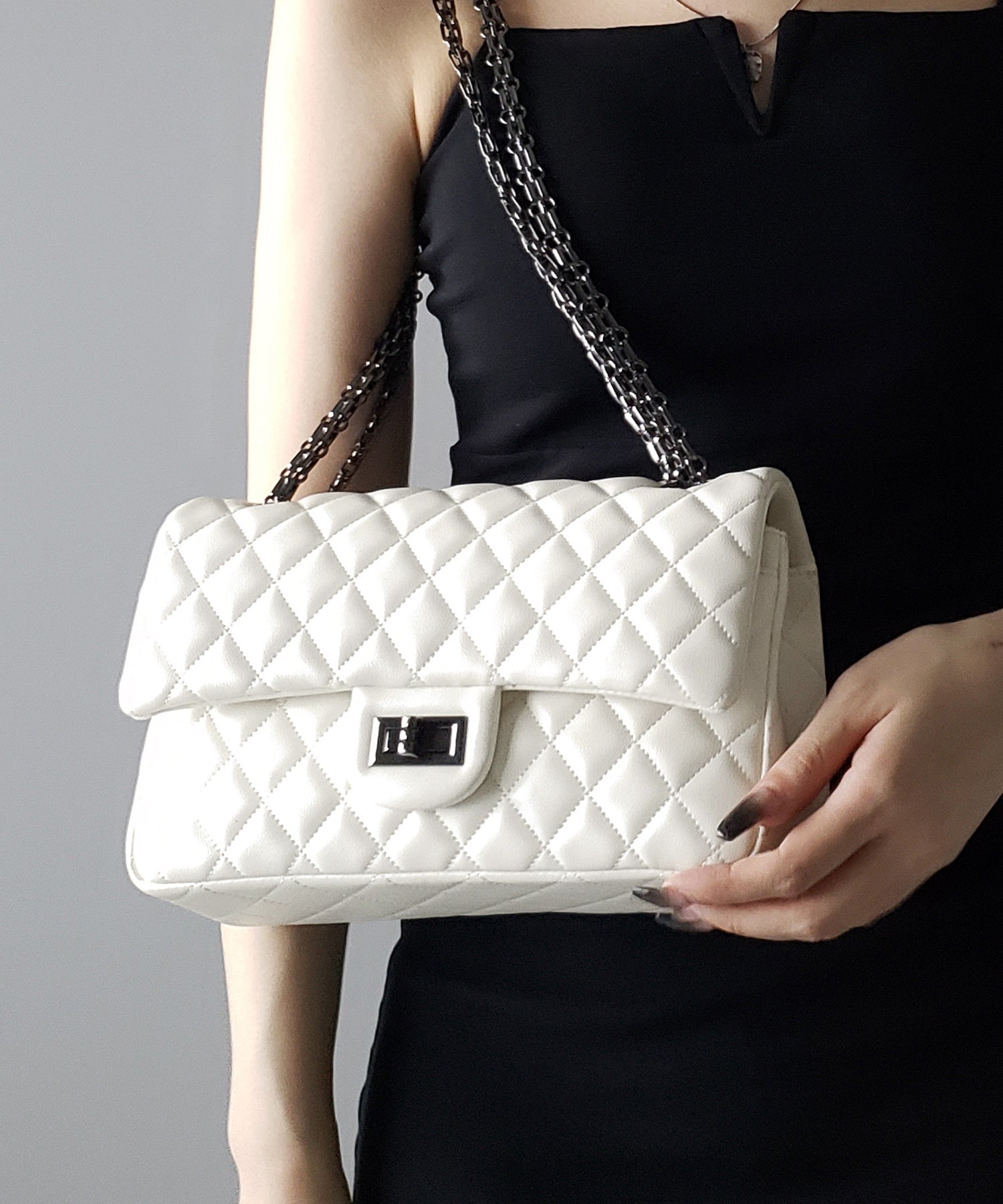 キルティングチェーンスクエアショルダーバッグ / quilting chain square shoulder bag