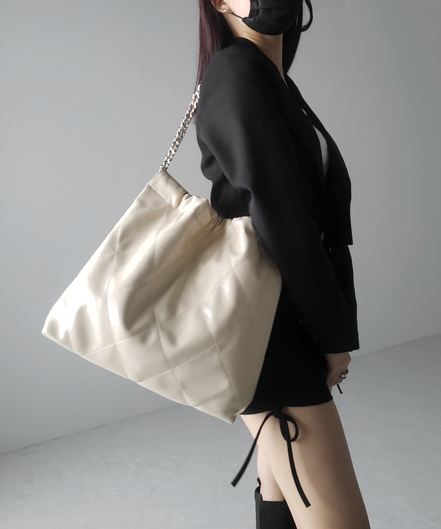 キルティングチェーントートショルダーバッグ / quilting chain tote shoulder bag