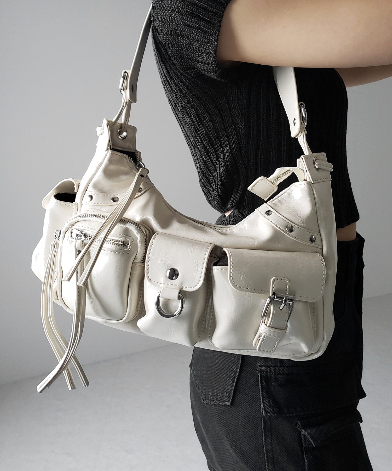 【 ショルダーにできる2WAY 】 4アウトポケットワンハンドルショルダーバッグ / 4 outpocket onehandle shoulder bag