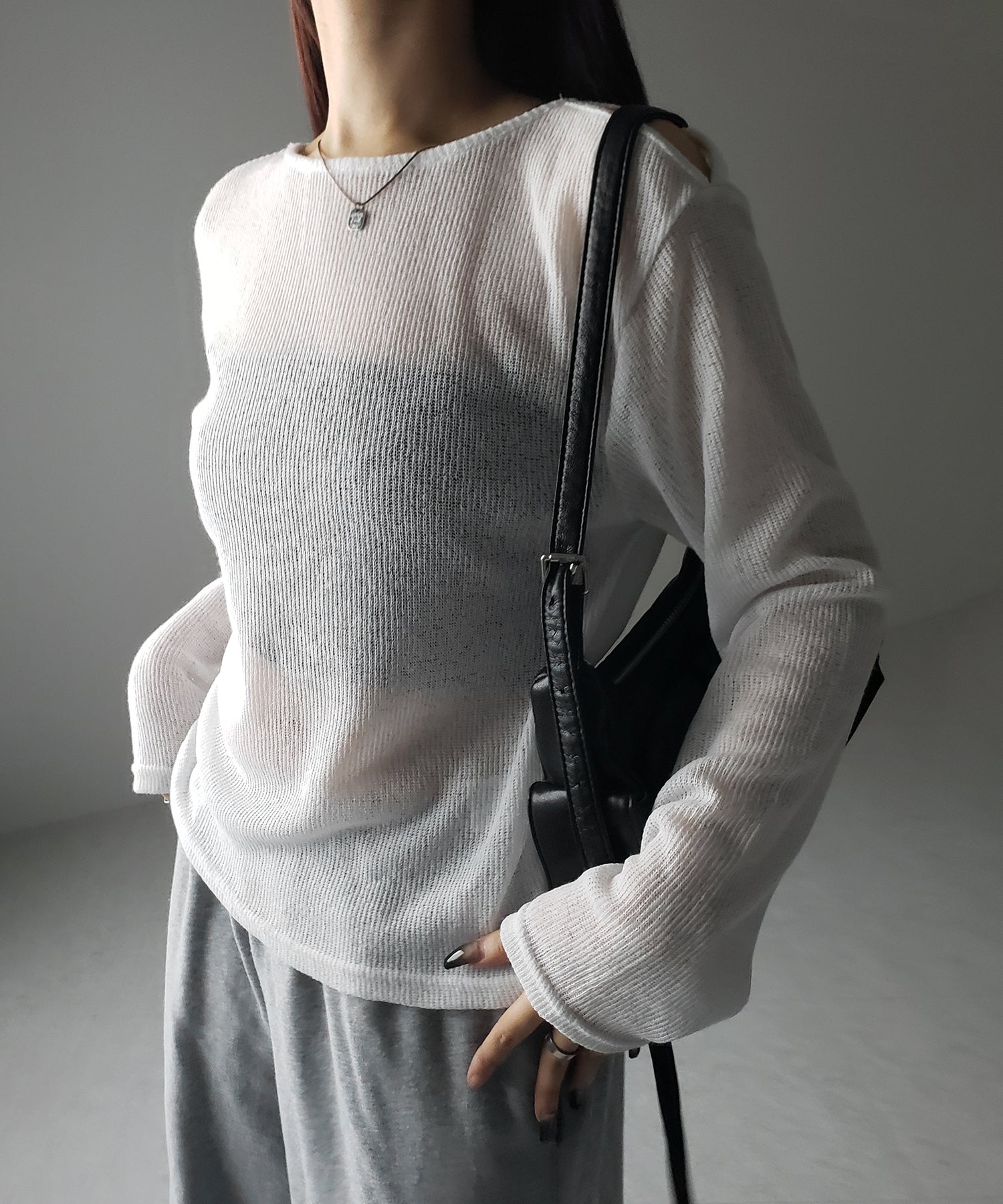 【 3color 】カットアウトショルダールーズシアートップス / cutout shoulder loose sheer tops