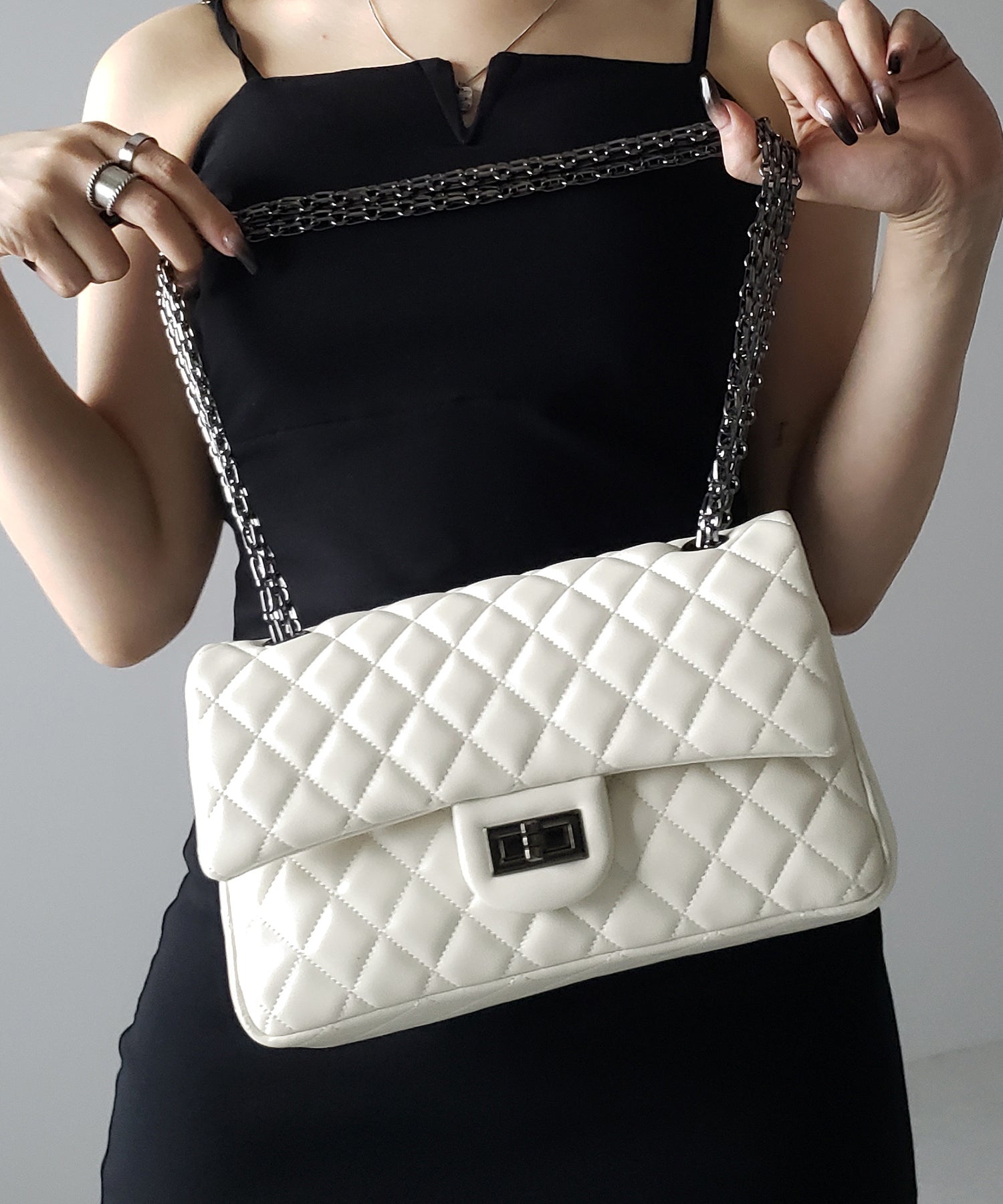 キルティングチェーンスクエアショルダーバッグ / quilting chain square shoulder bag