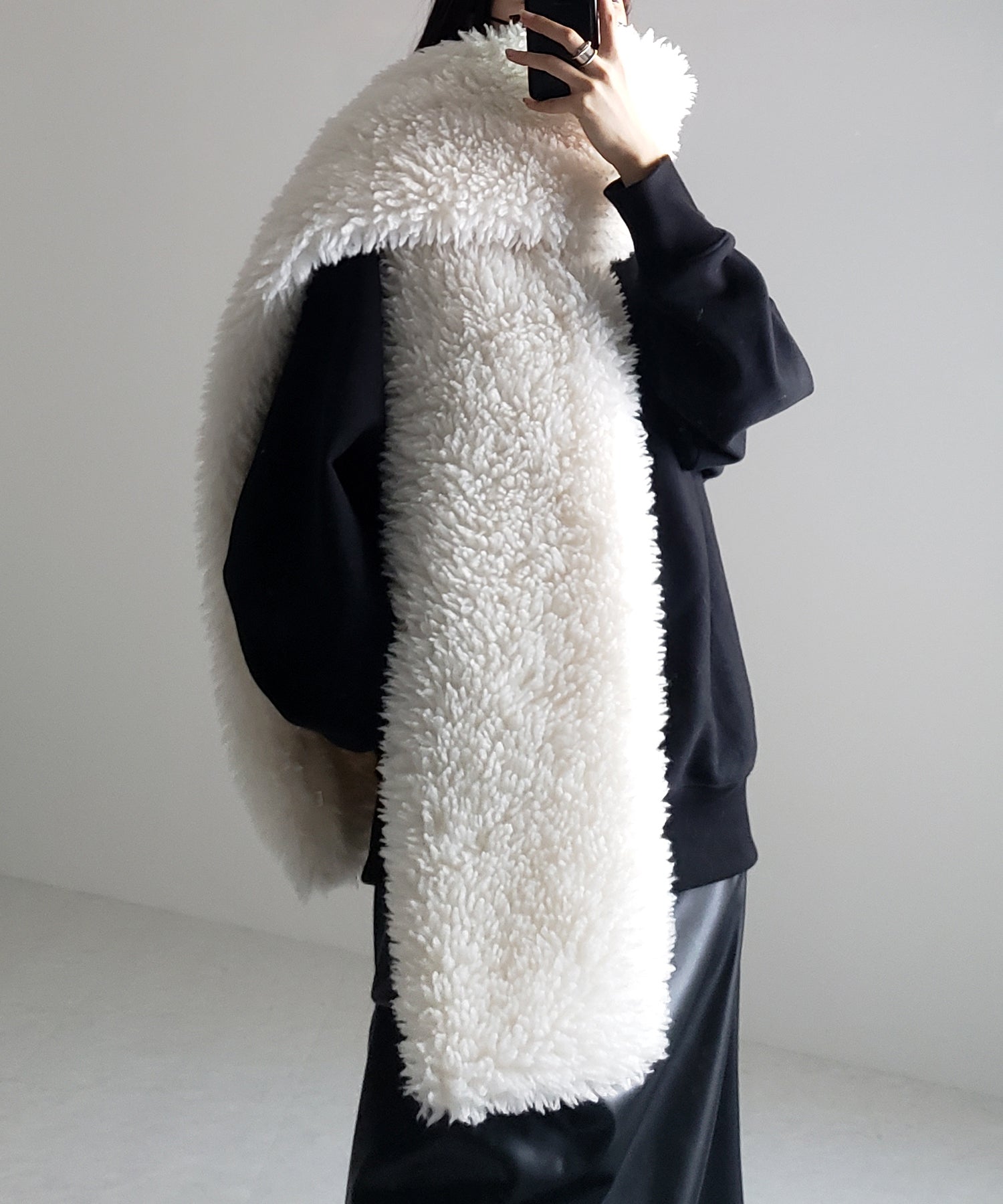 ボリュームフラッフィーシャギーボアマフラー / volume fluffy shaggy boa muffler