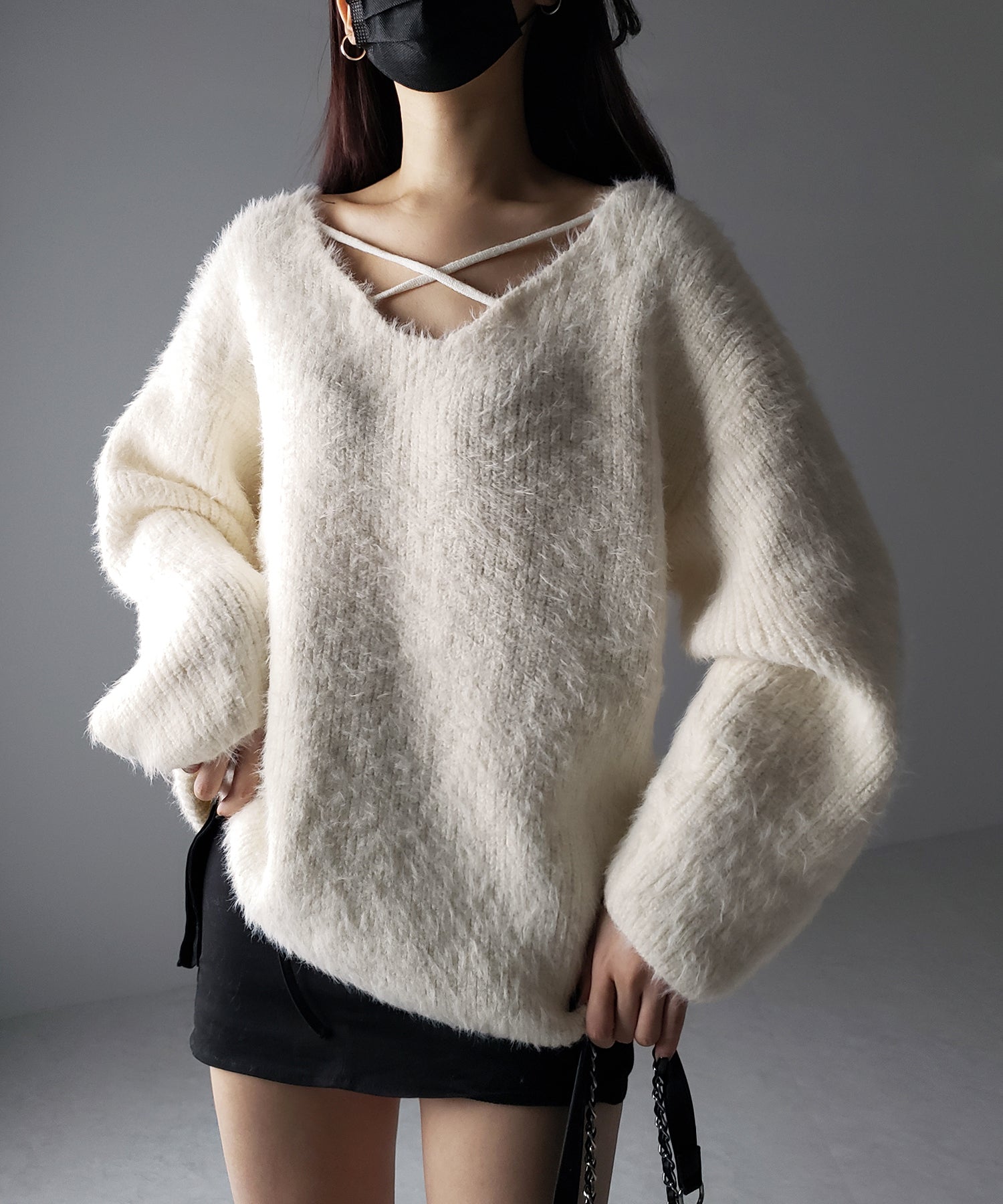 クロスストラップカットアウトルーズシャギーニット