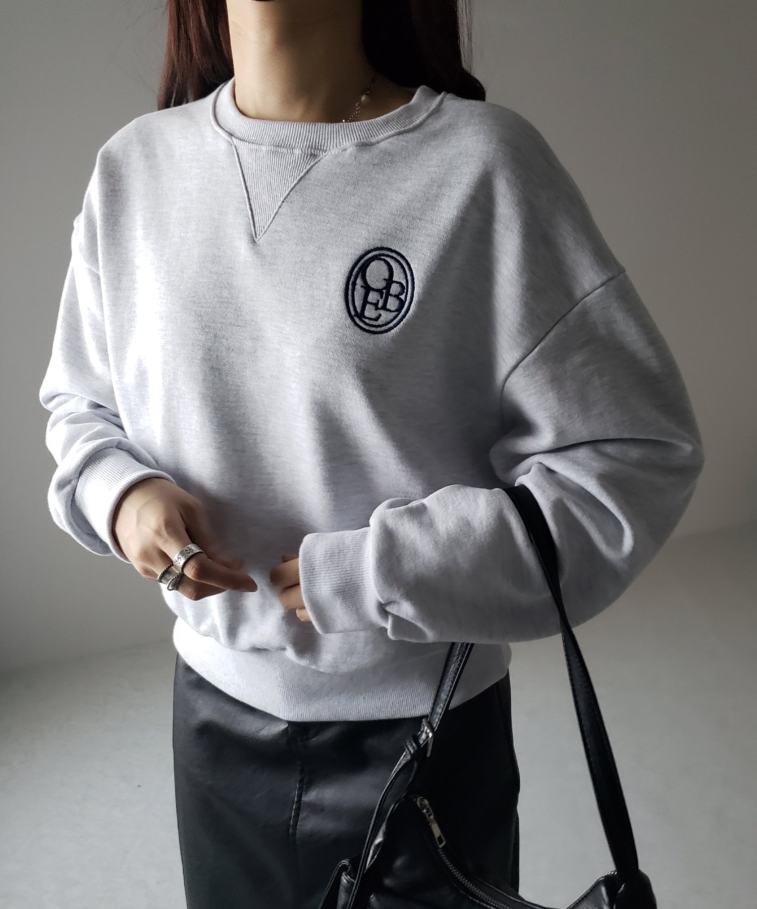 OBE刺繍 ロゴクロップドスウェット【 韓国製 】