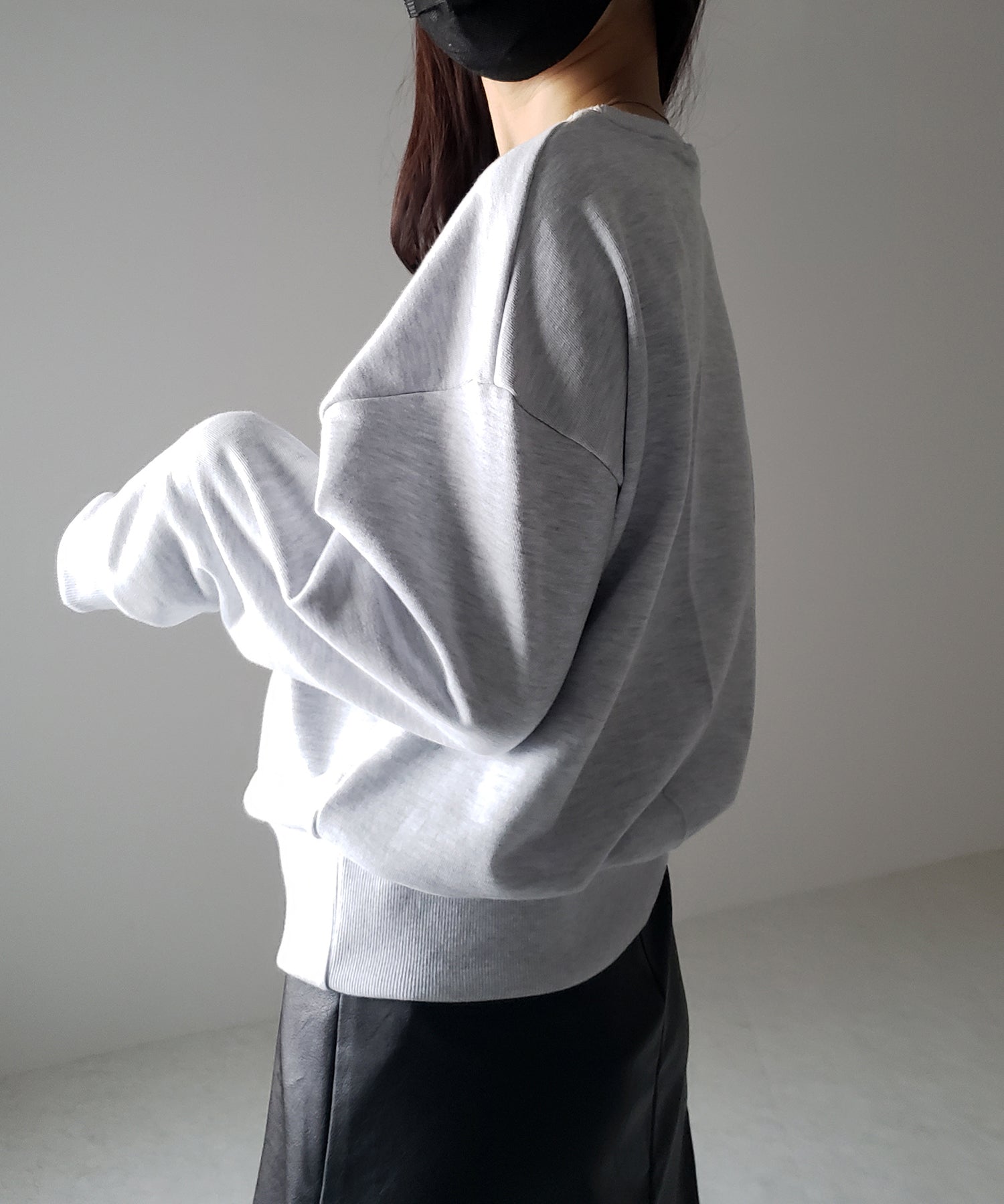 OBE刺繍 ロゴクロップドスウェット【 韓国製 】