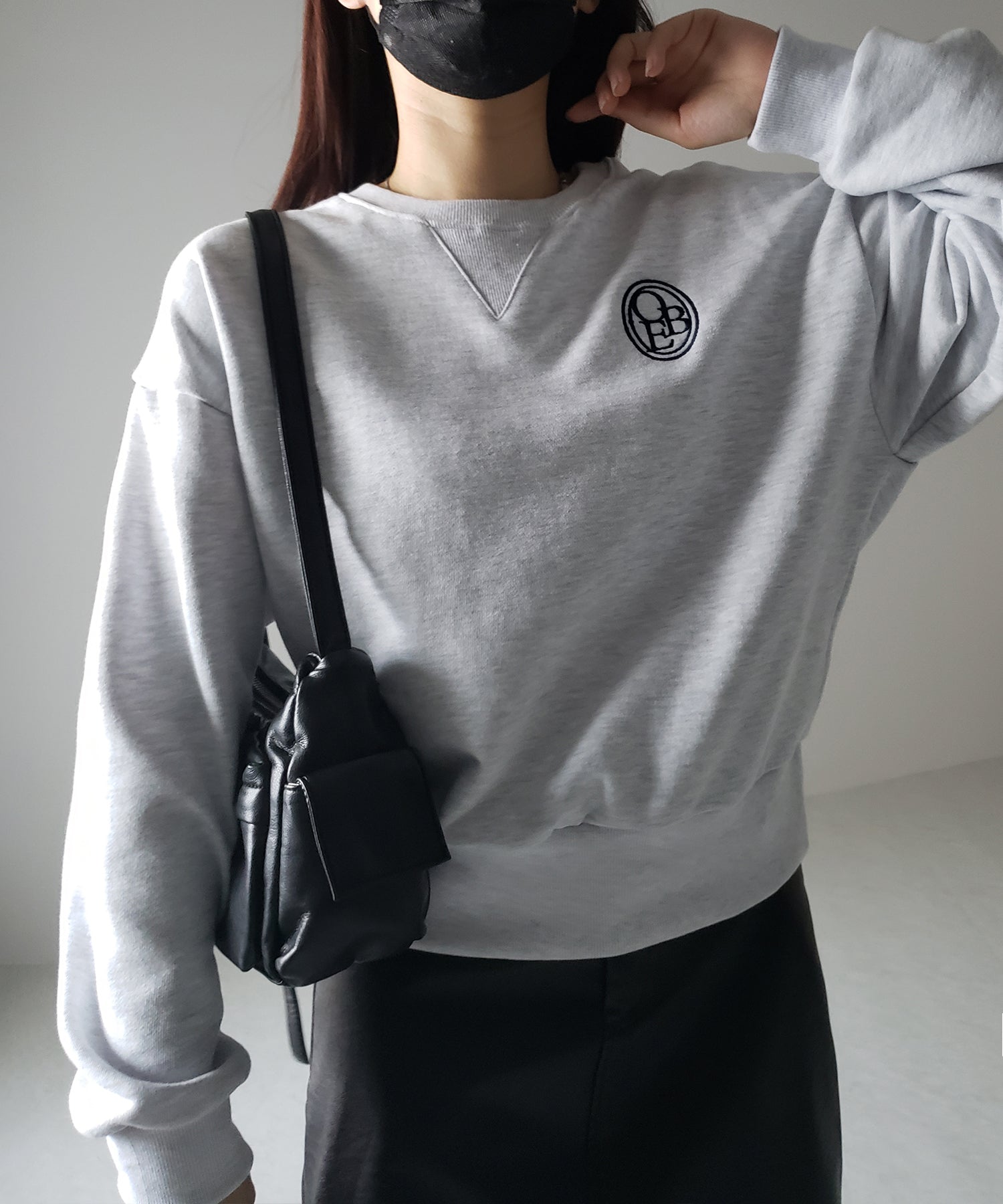 OBE刺繍 ロゴクロップドスウェット【 韓国製 】