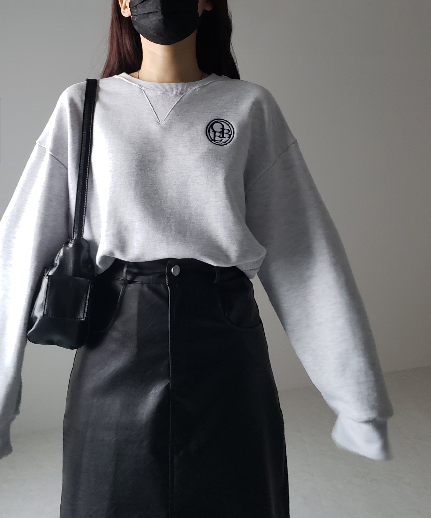 OBE刺繍 ロゴクロップドスウェット【 韓国製 】